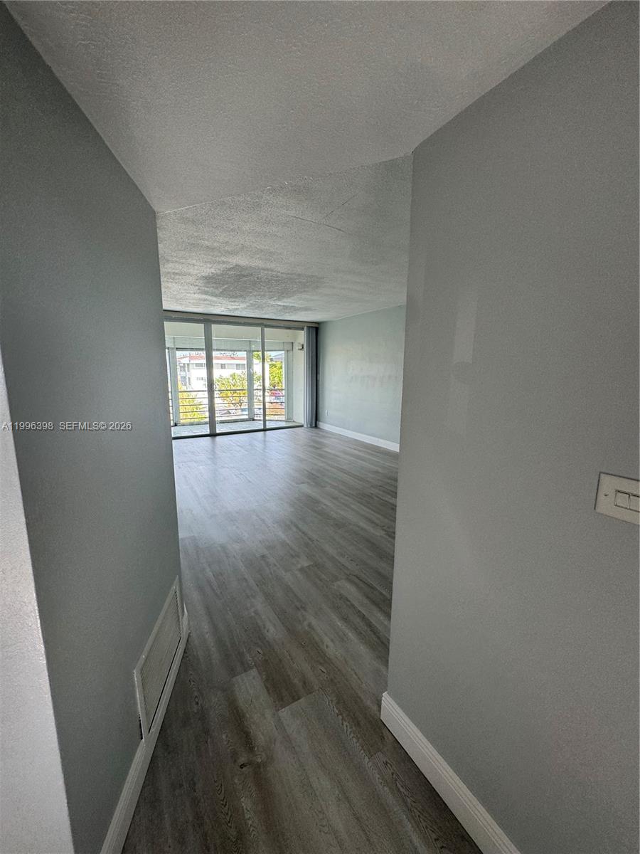 SECOND FORUM CONDO - Residential