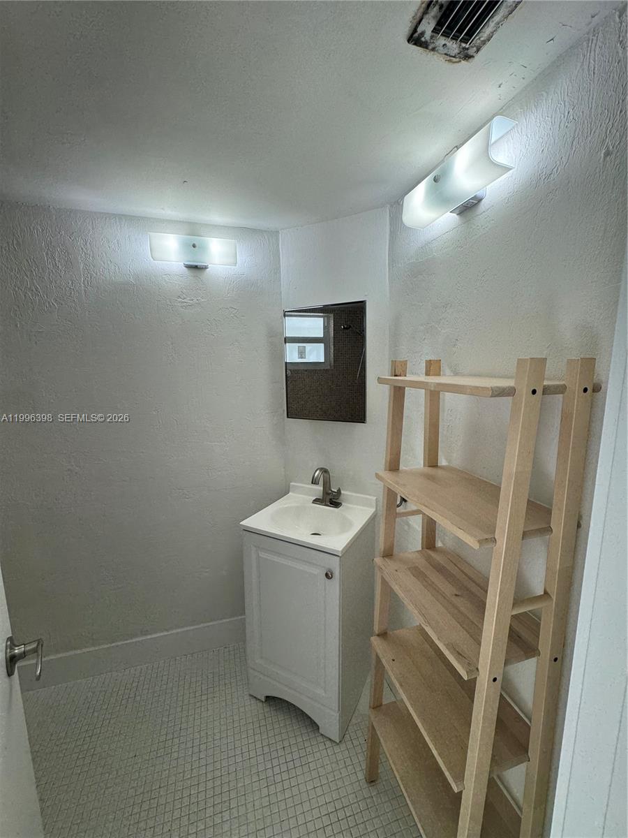 SECOND FORUM CONDO - Residential