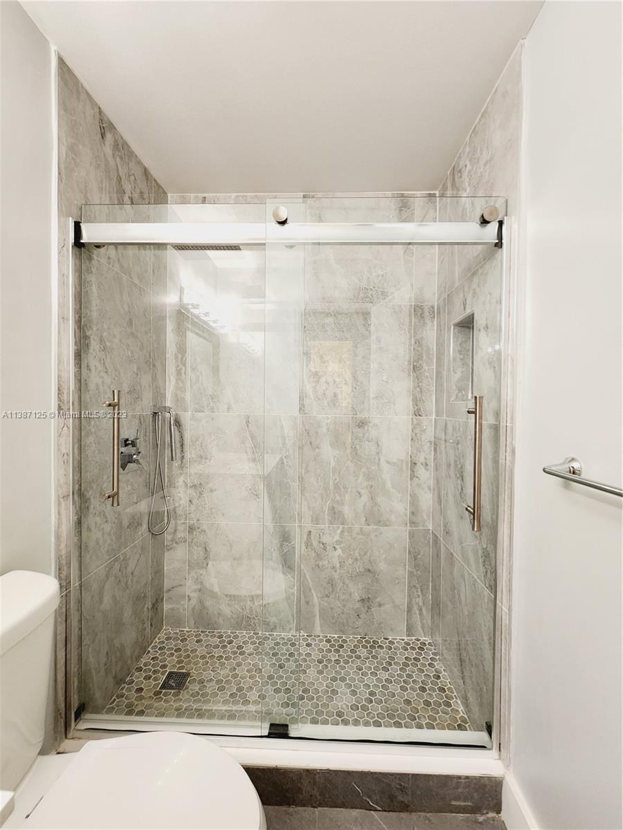 VENETIAN GARDENS AT COUNT - Residential Lease