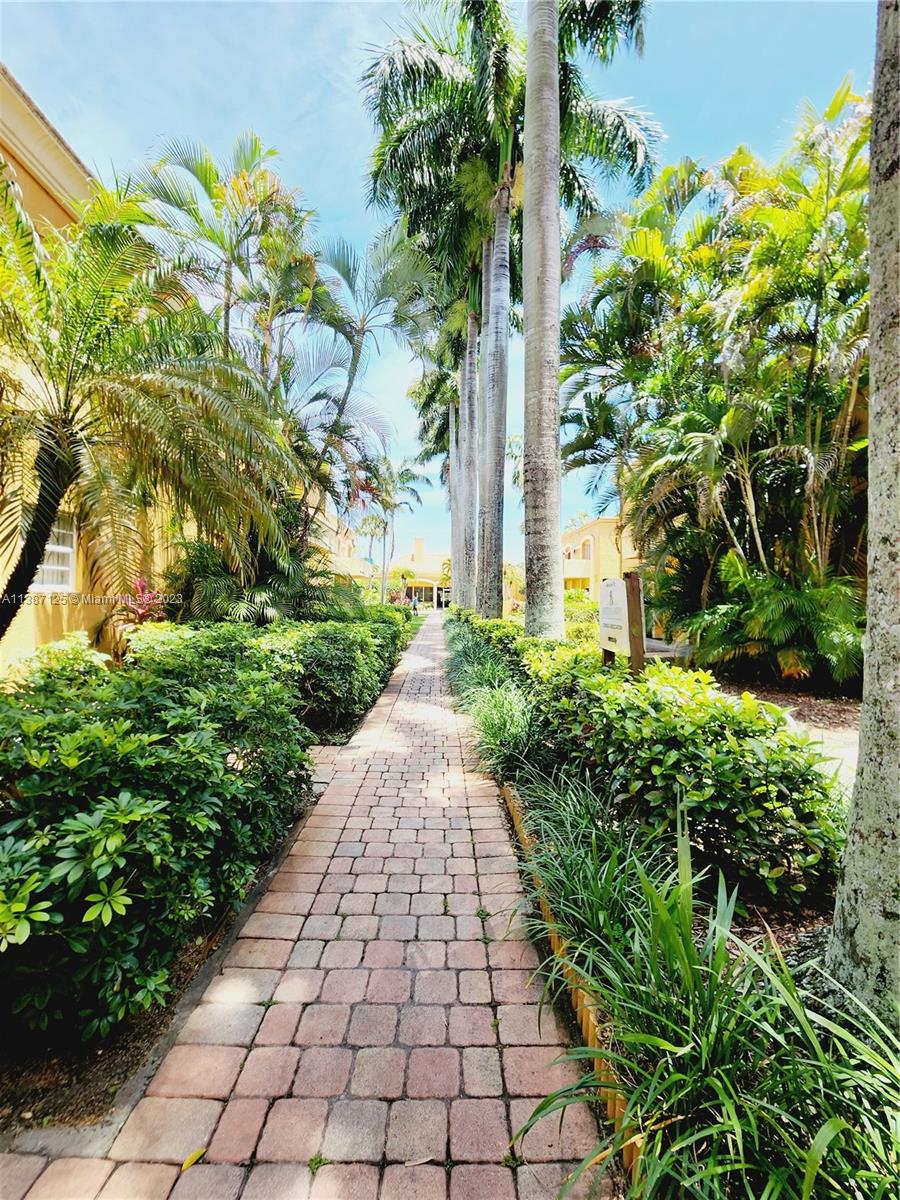 VENETIAN GARDENS AT COUNT - Residential Lease
