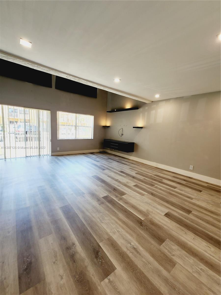 VENETIAN GARDENS AT COUNT - Residential Lease