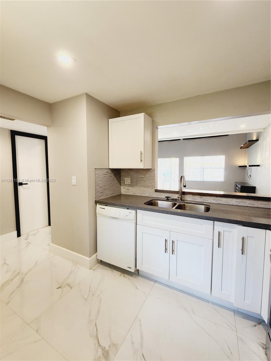 VENETIAN GARDENS AT COUNT - Residential Lease