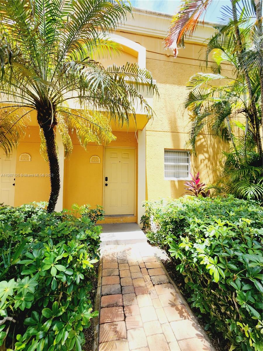 VENETIAN GARDENS AT COUNT - Residential Lease