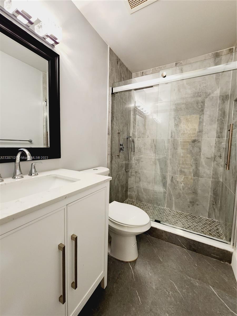 VENETIAN GARDENS AT COUNT - Residential Lease