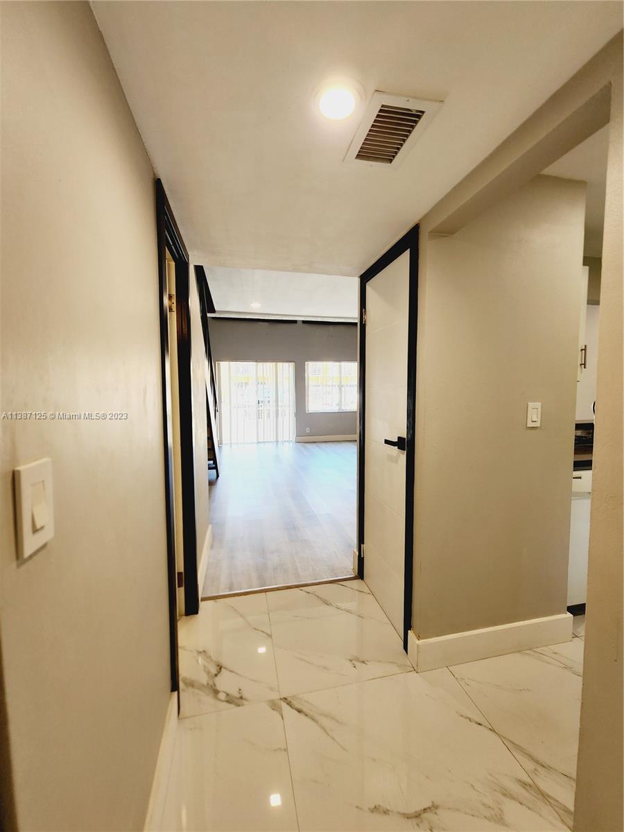 VENETIAN GARDENS AT COUNT - Residential Lease