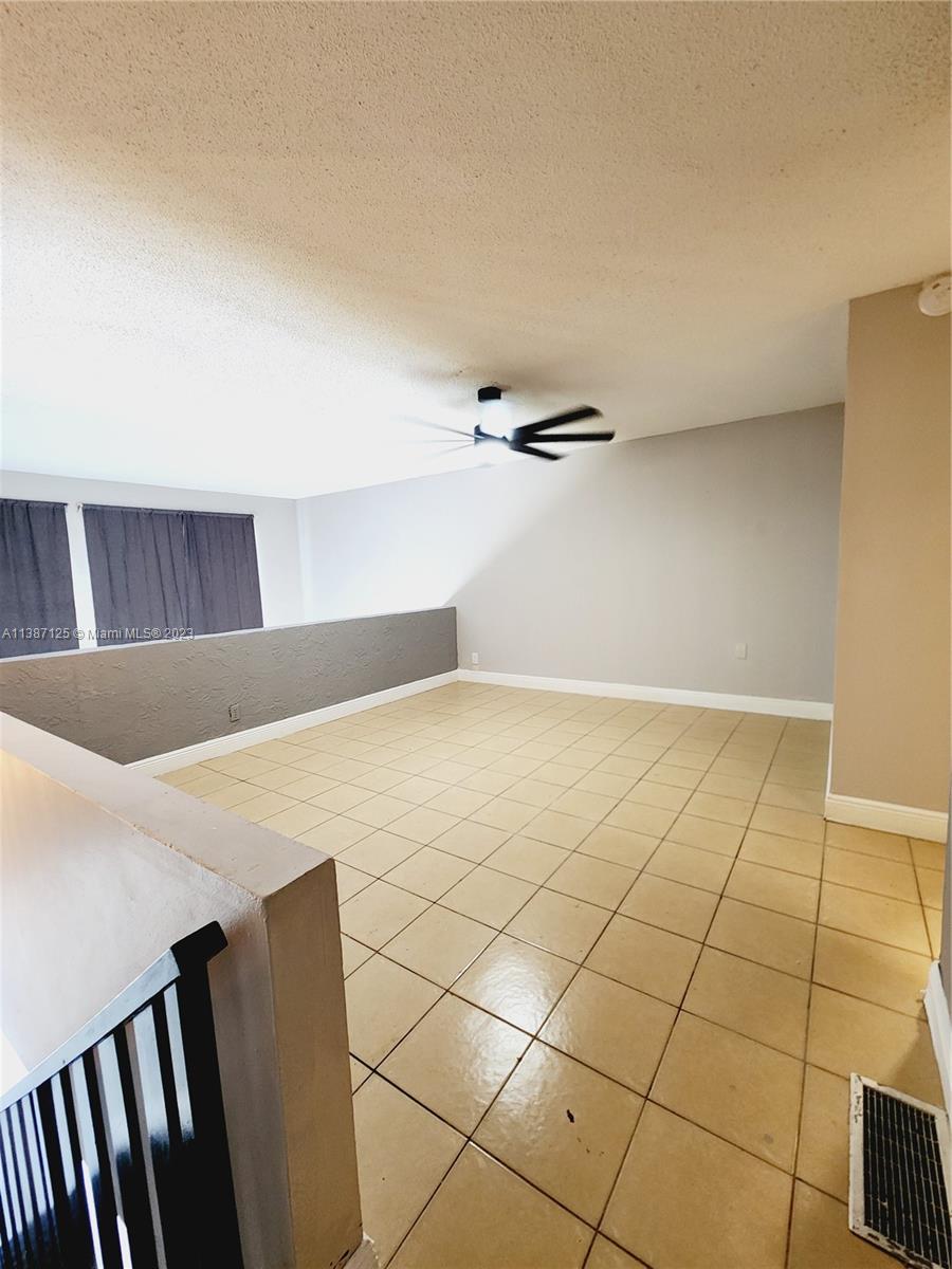 VENETIAN GARDENS AT COUNT - Residential Lease