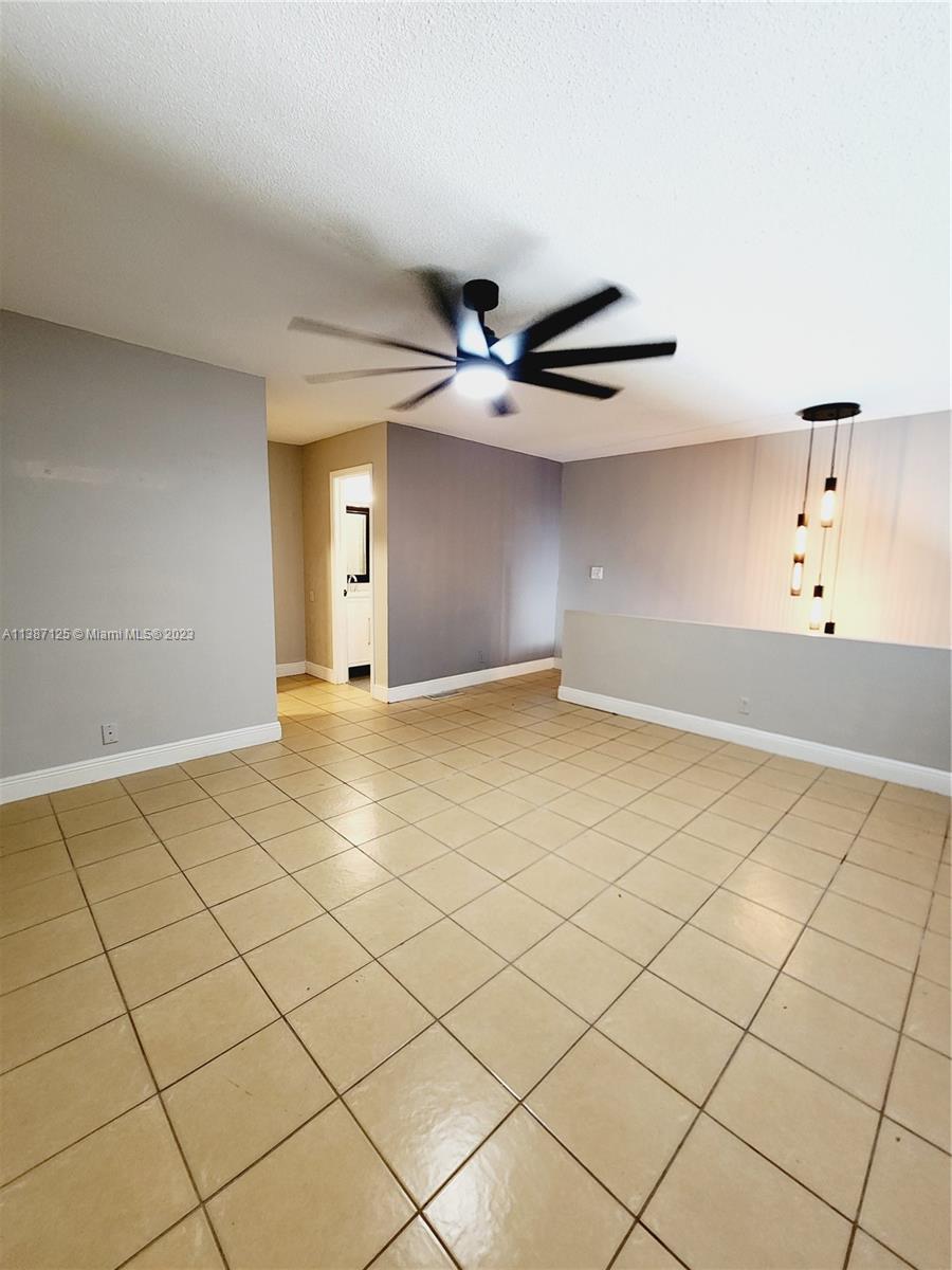 VENETIAN GARDENS AT COUNT - Residential Lease