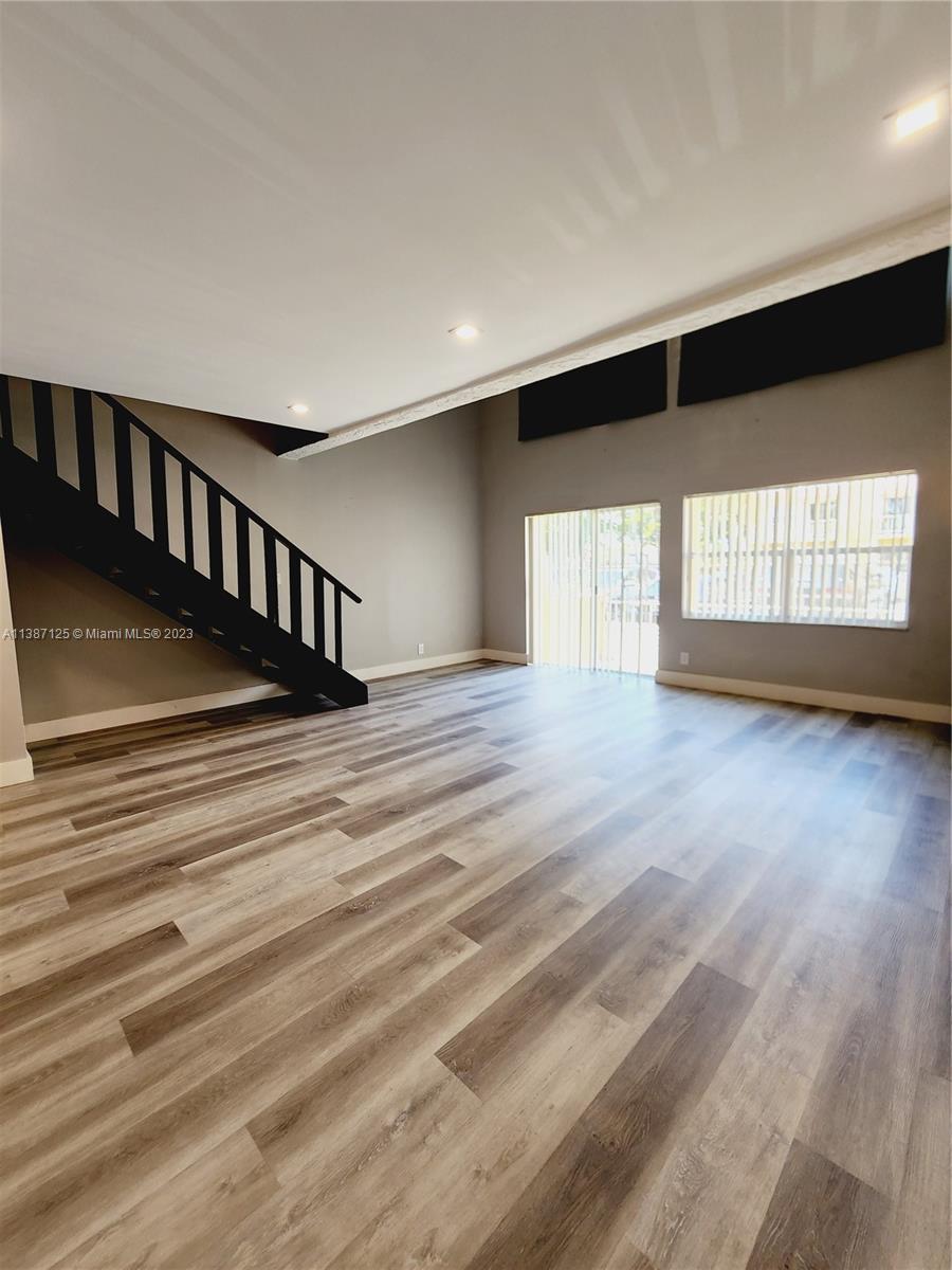 VENETIAN GARDENS AT COUNT - Residential Lease