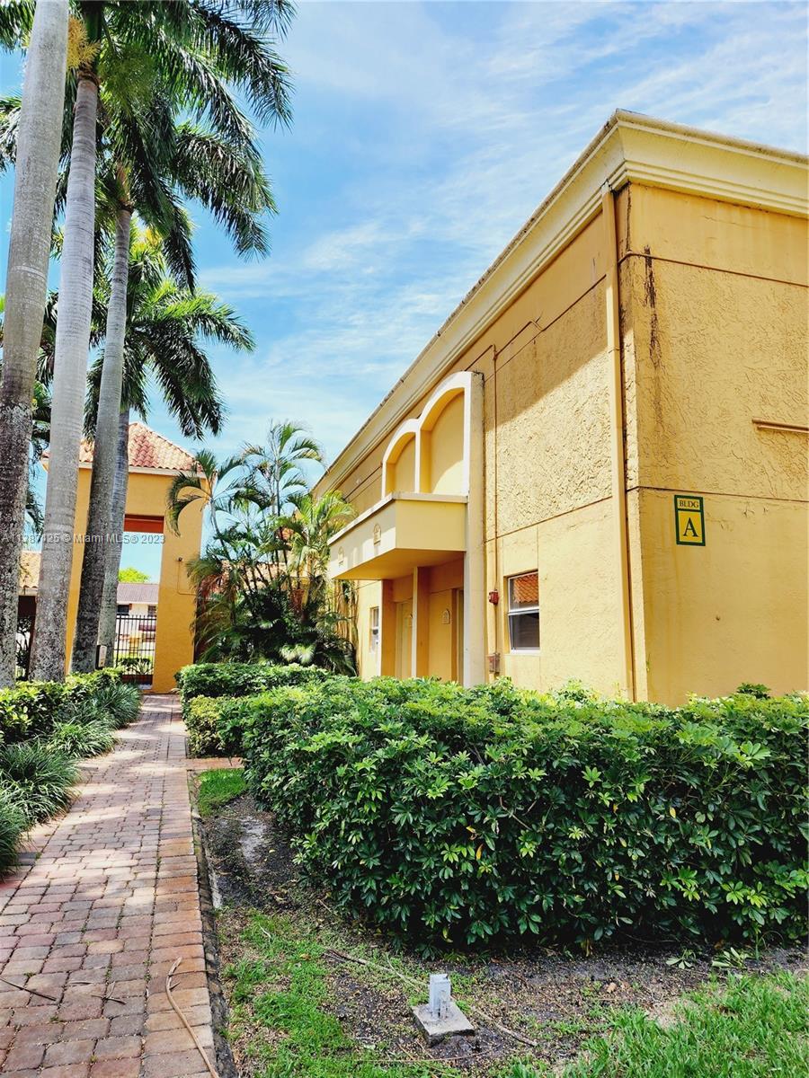 VENETIAN GARDENS AT COUNT - Residential Lease