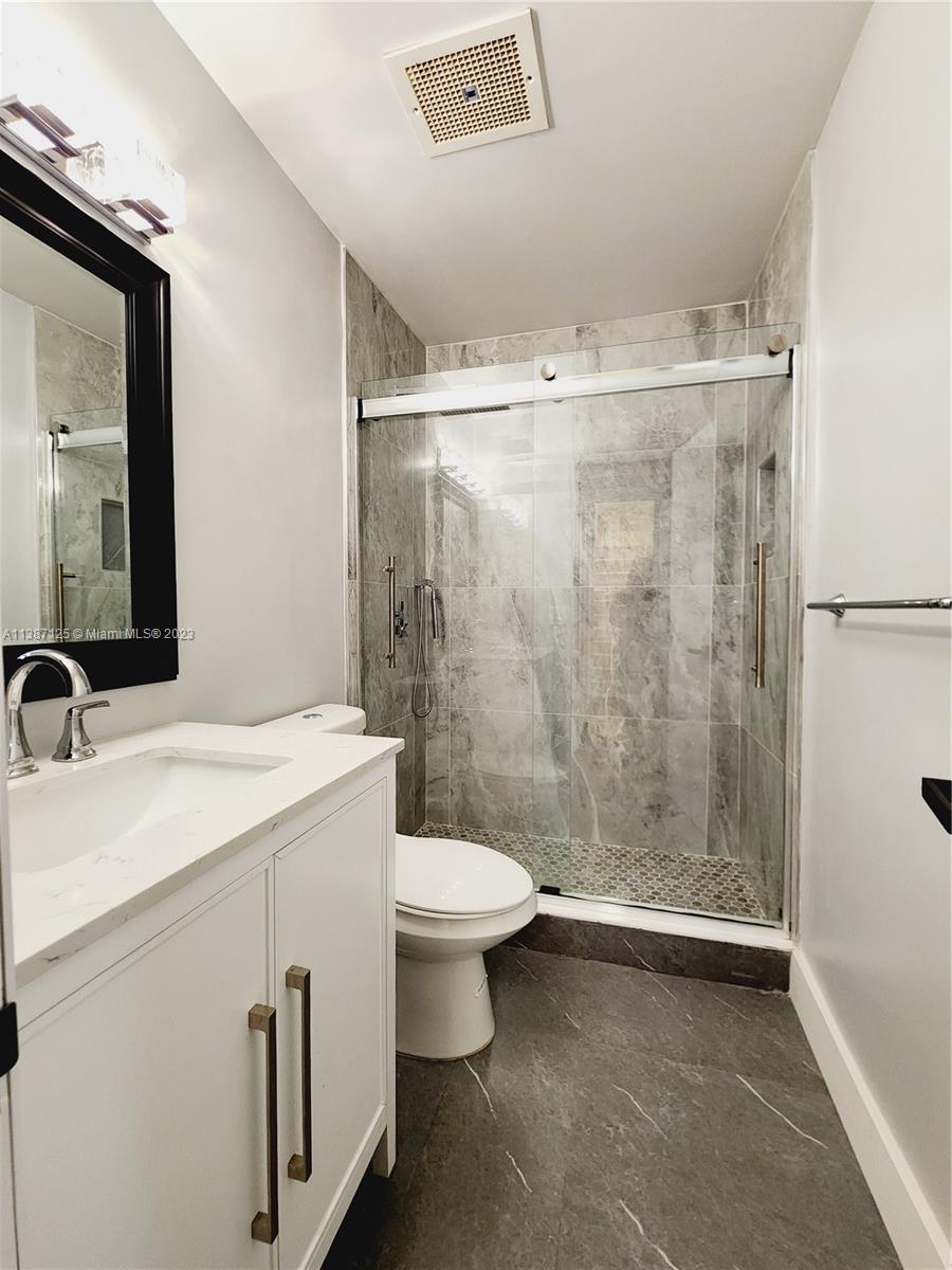 VENETIAN GARDENS AT COUNT - Residential Lease