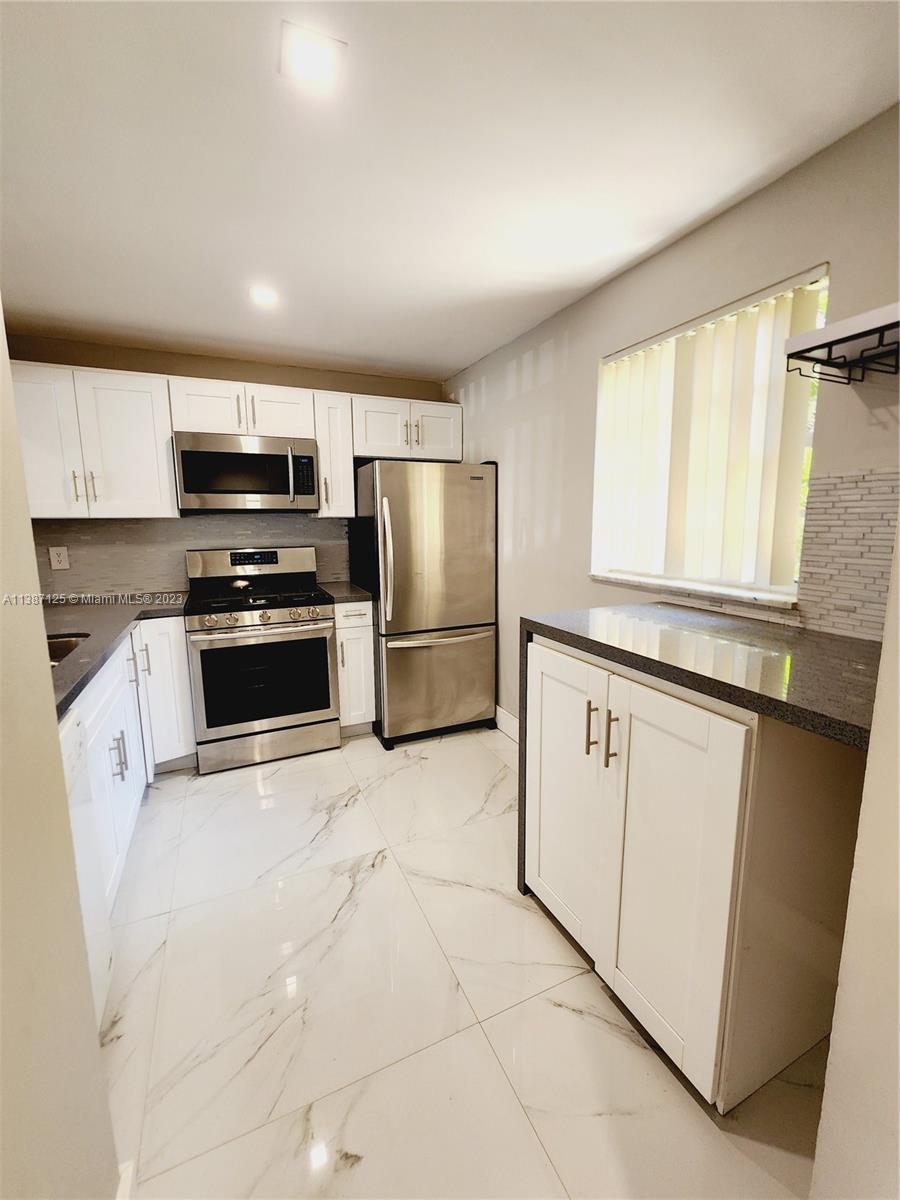 VENETIAN GARDENS AT COUNT - Residential Lease