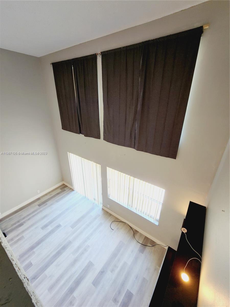 VENETIAN GARDENS AT COUNT - Residential Lease