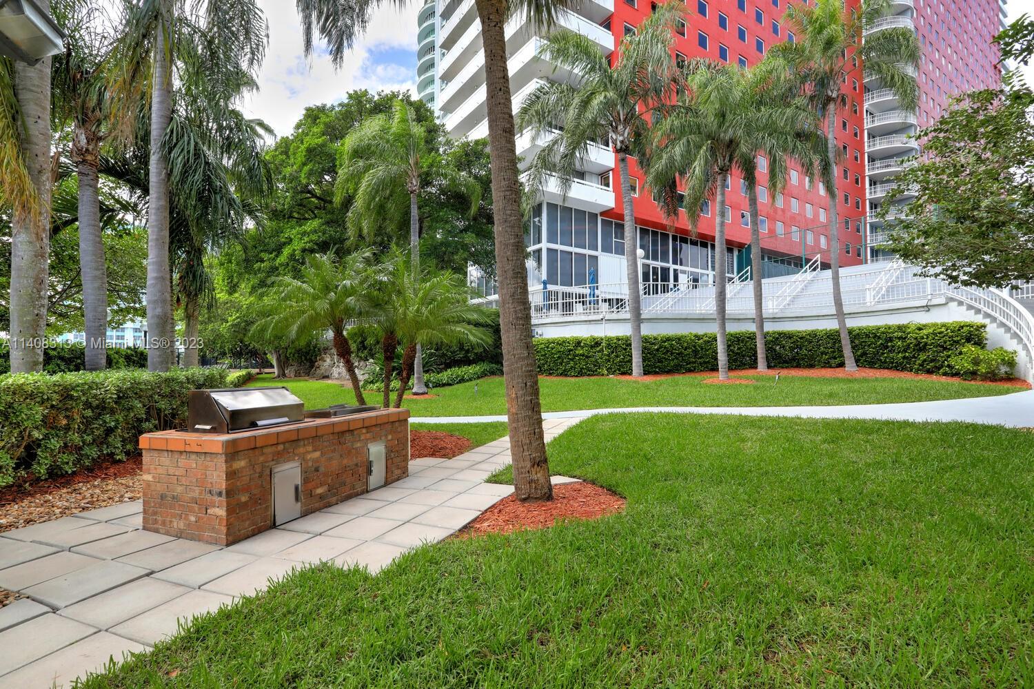 IMPERIAL AT BRICKELL COND - Residential