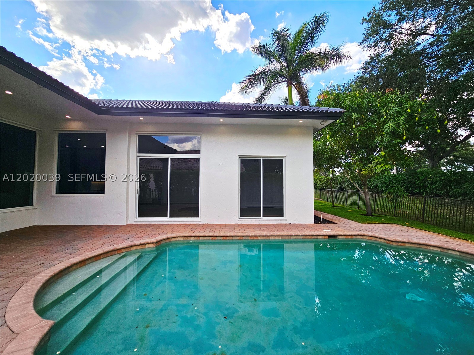 SUNSET LAKES PLAT ONE - Residential