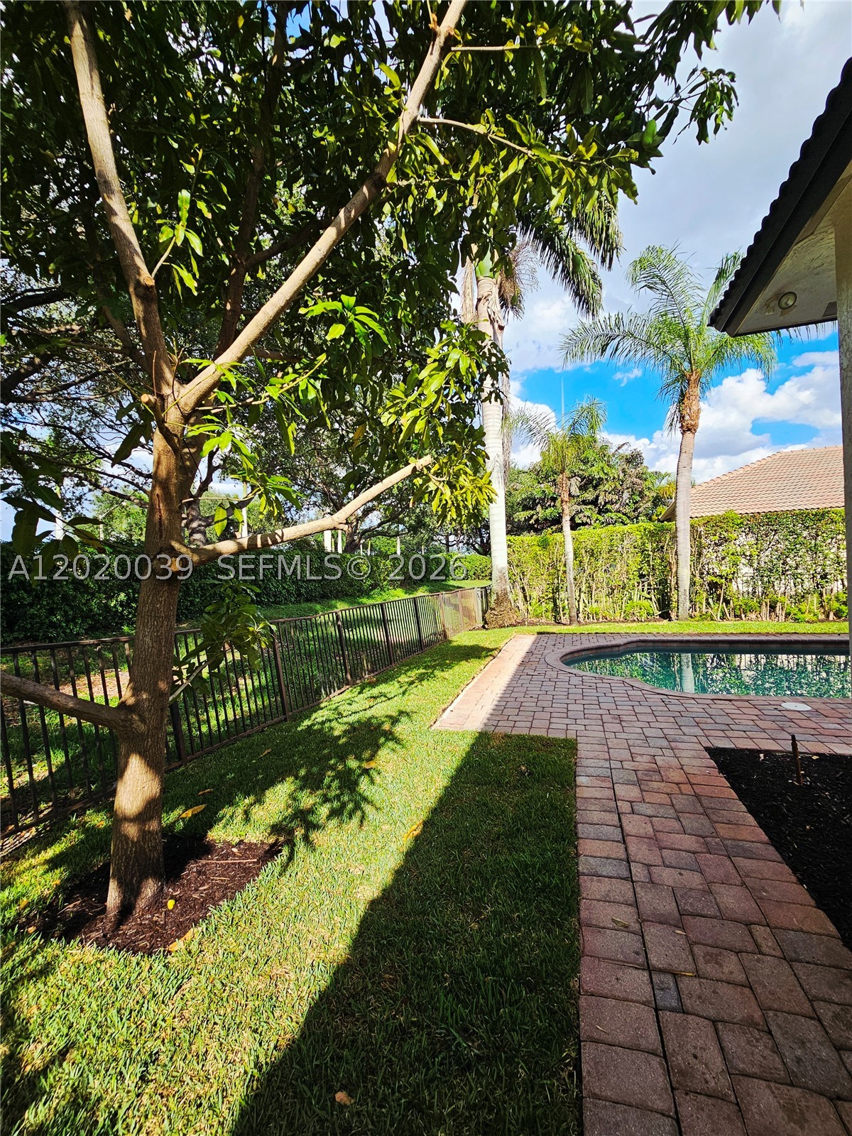 SUNSET LAKES PLAT ONE - Residential