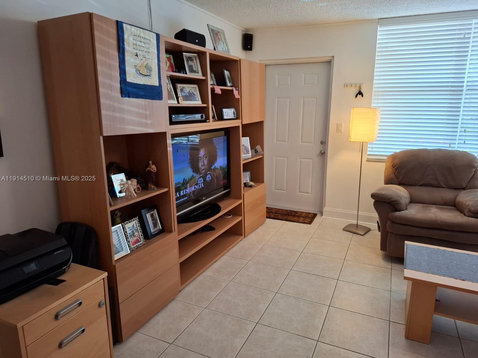 SUNRISE LAKES III - Residential