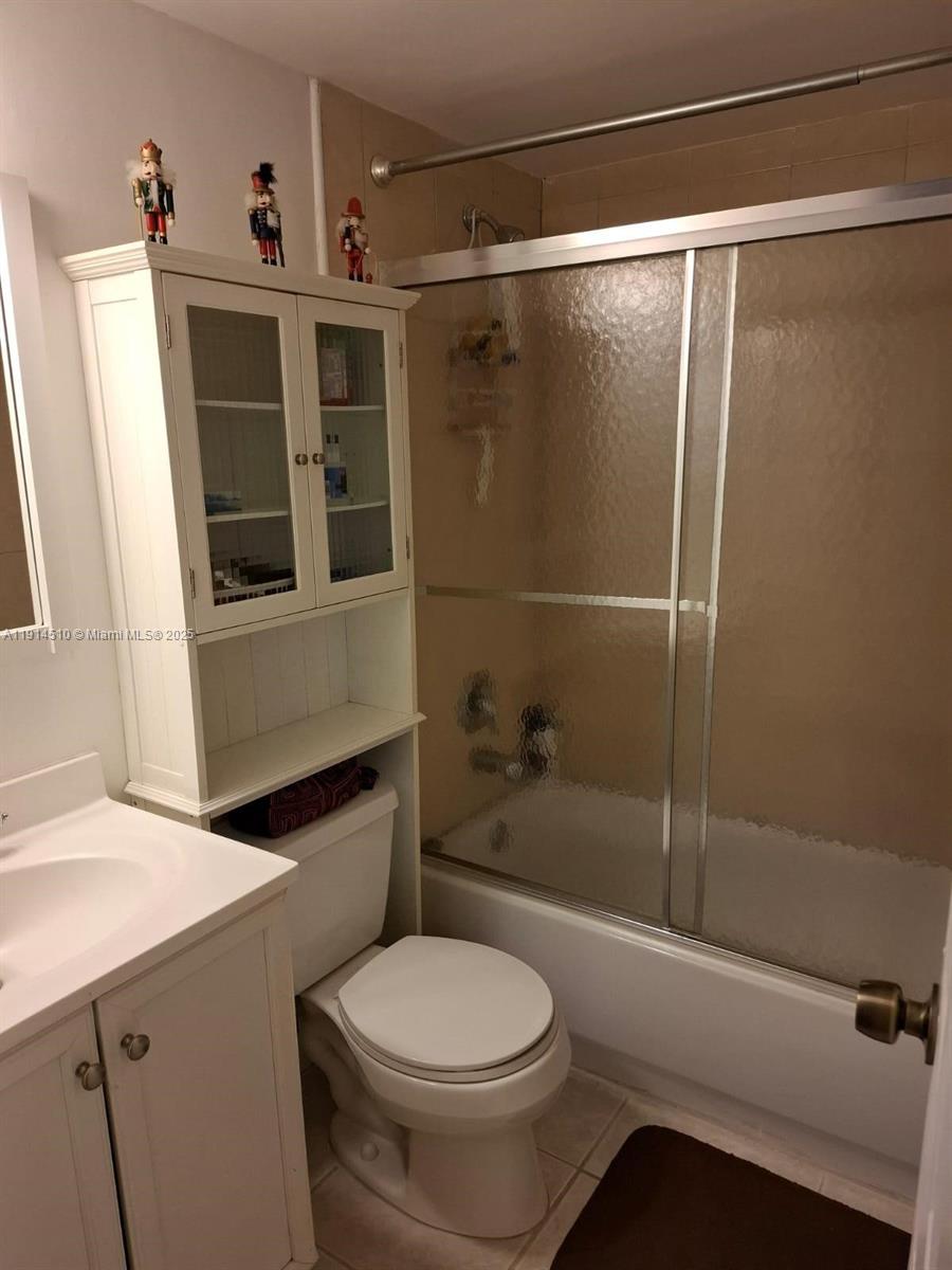 SUNRISE LAKES III - Residential