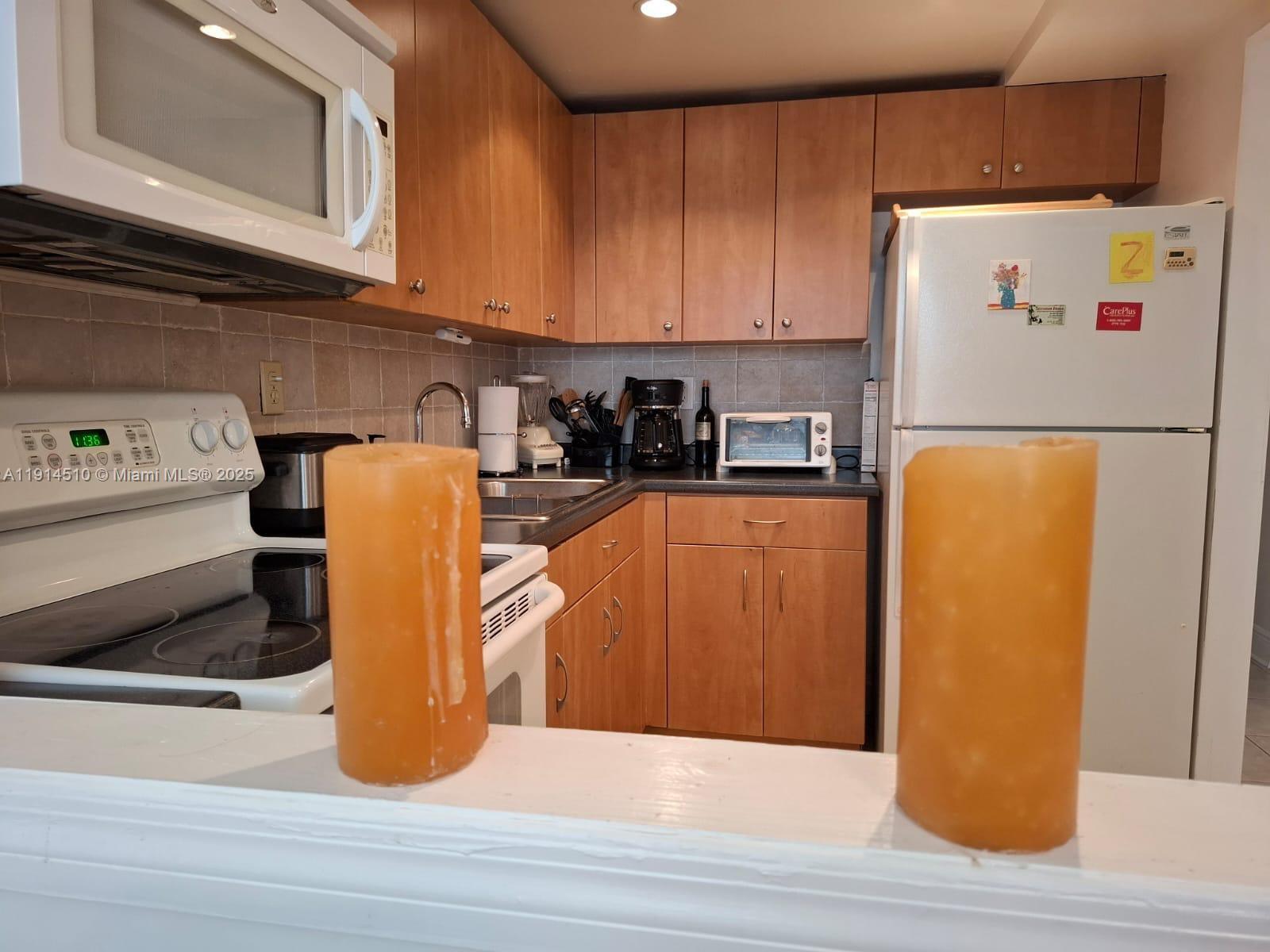 SUNRISE LAKES III - Residential