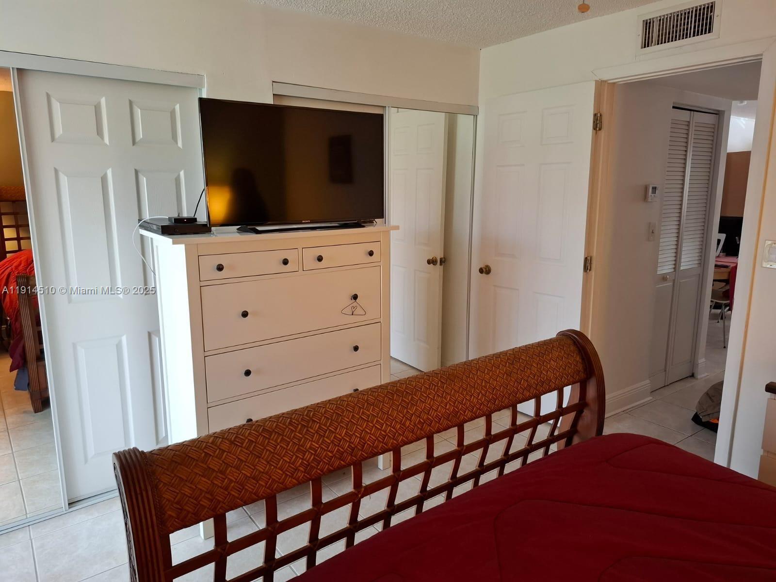 SUNRISE LAKES III - Residential