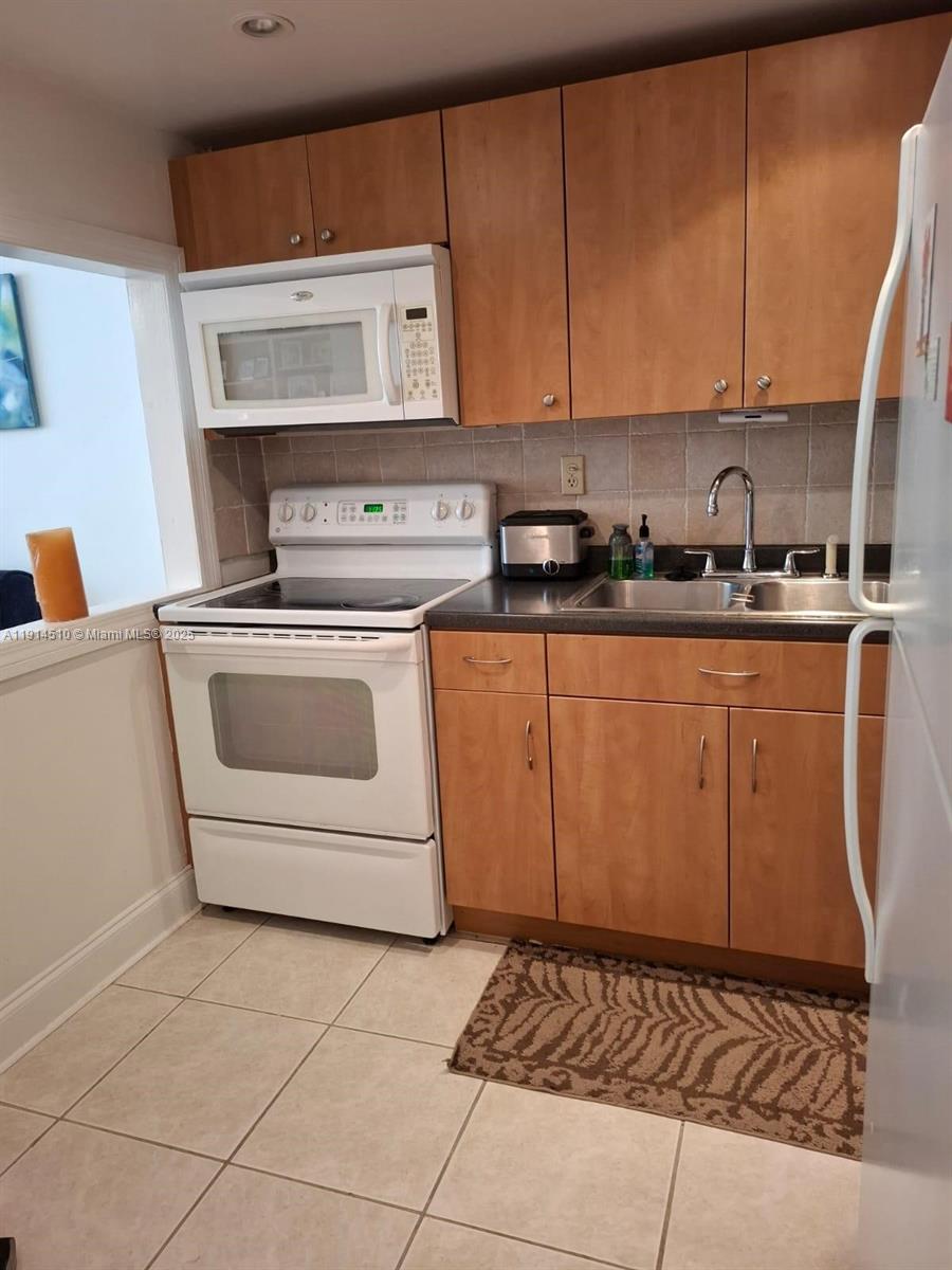SUNRISE LAKES III - Residential