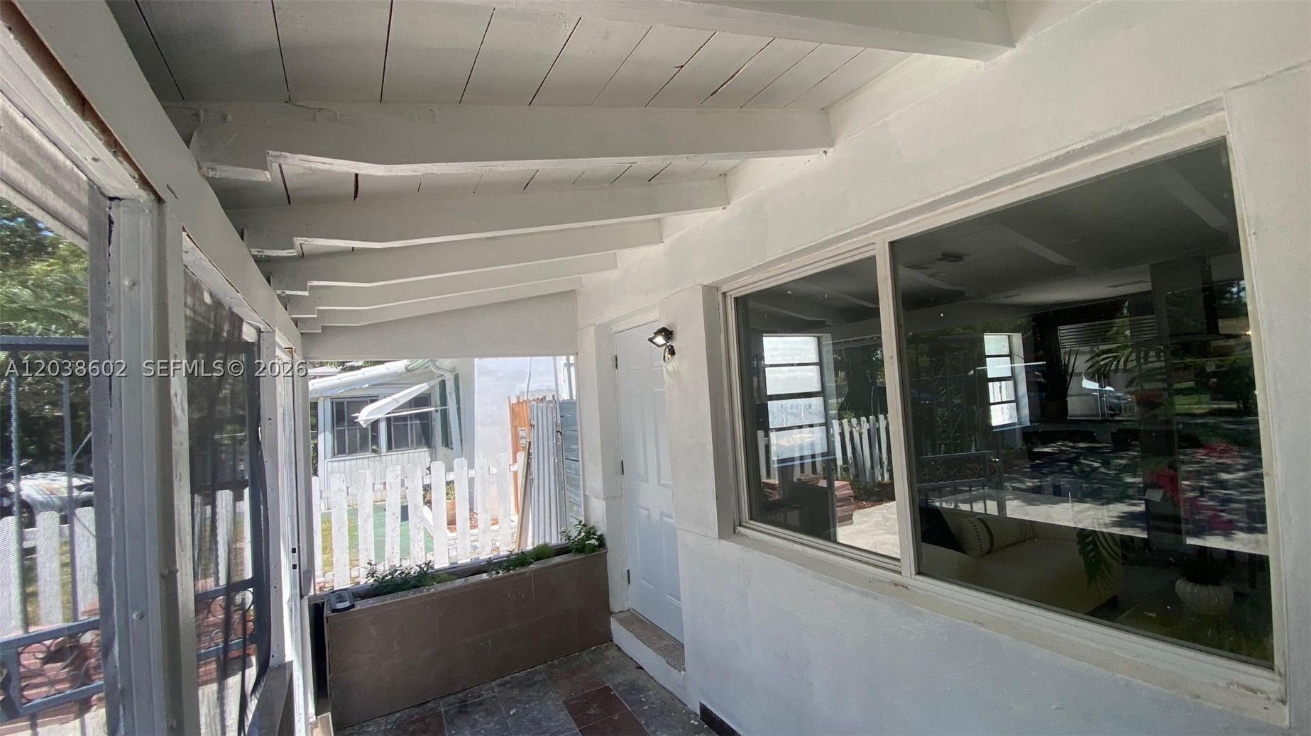 NORTH HOLLYWOOD - Residential