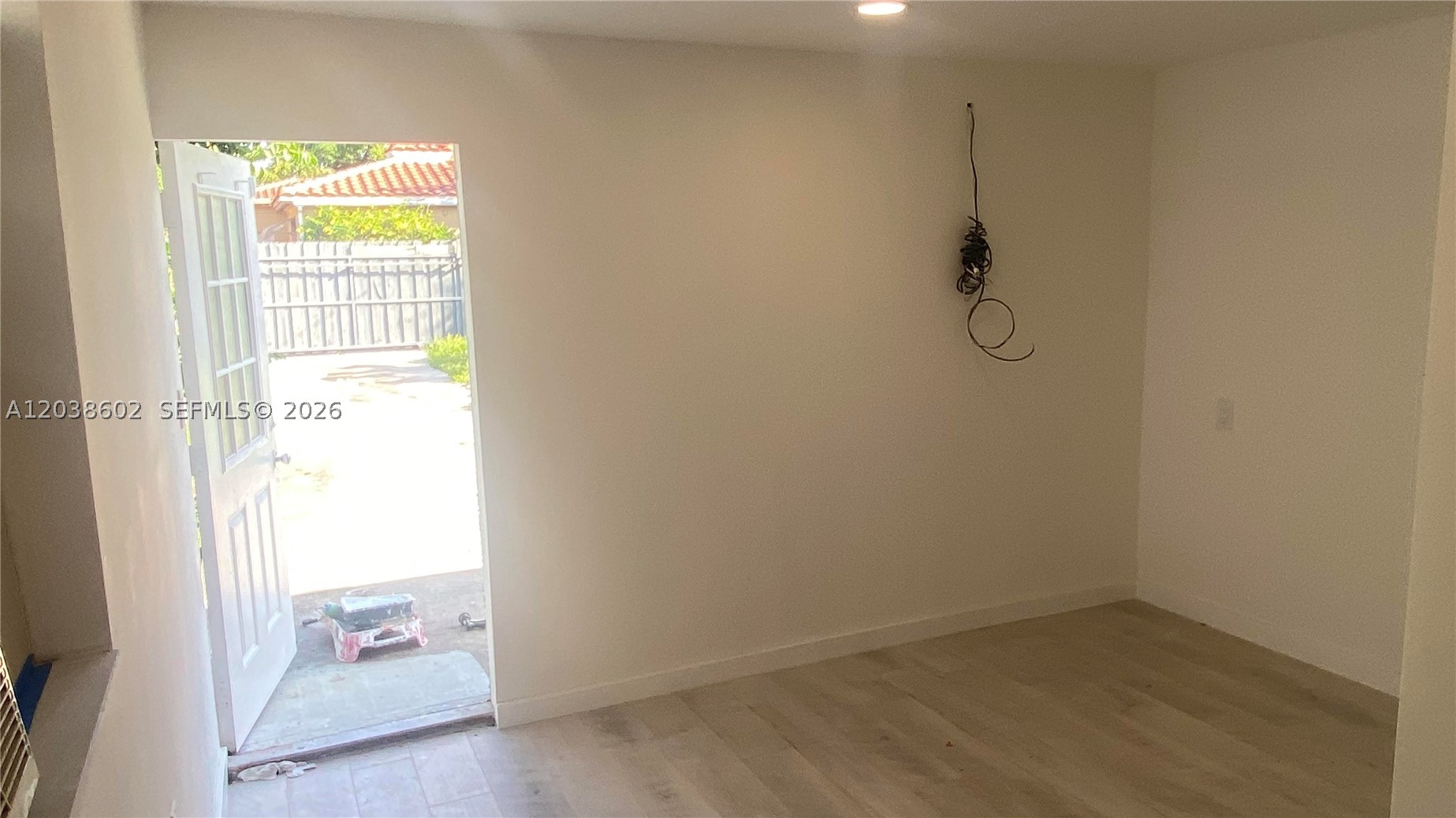 NORTH HOLLYWOOD - Residential