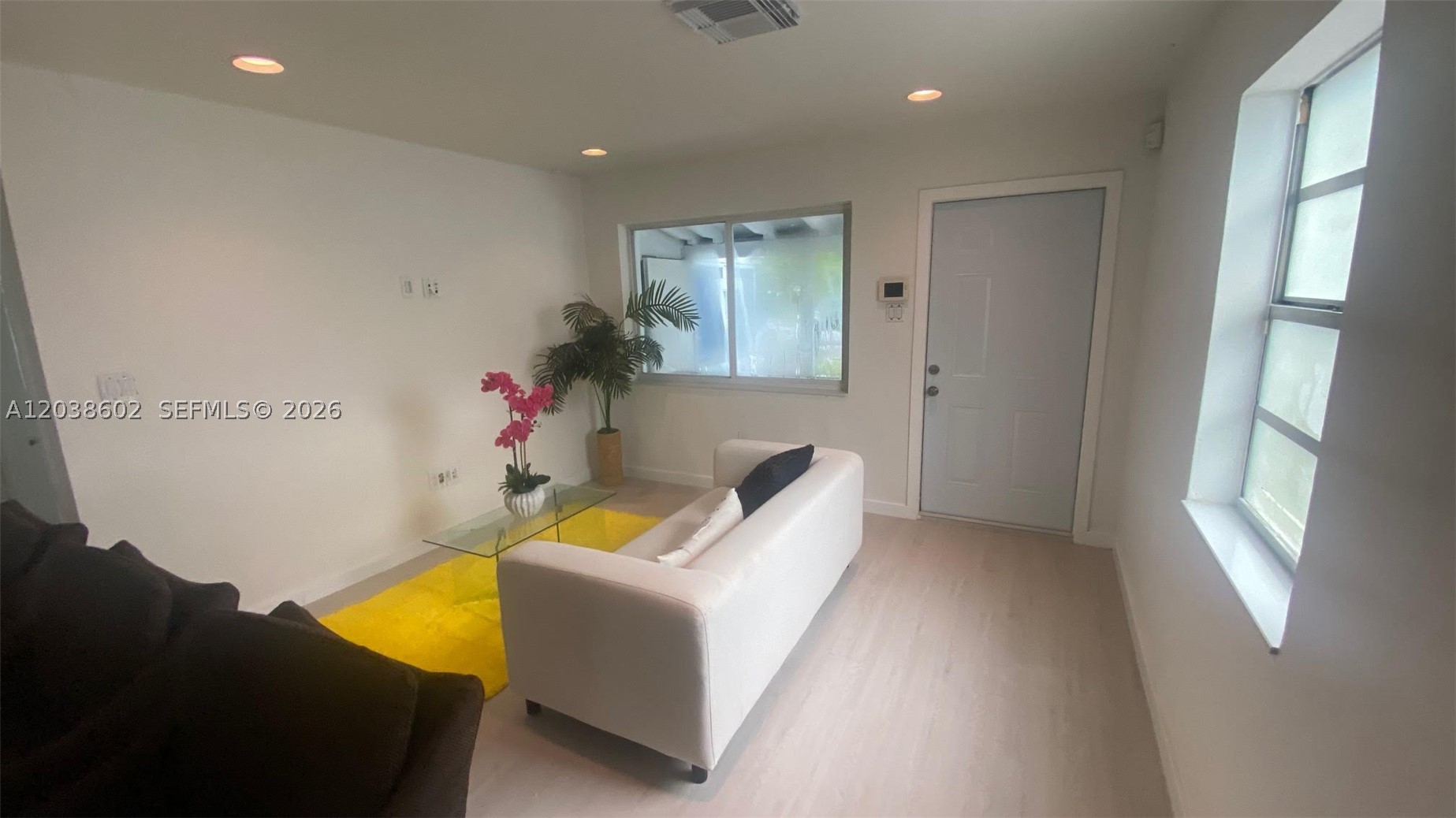 NORTH HOLLYWOOD - Residential