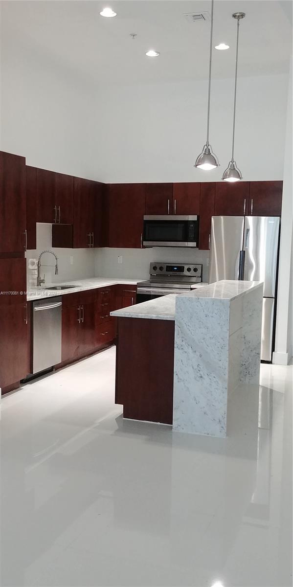EDGE CONDO - Residential