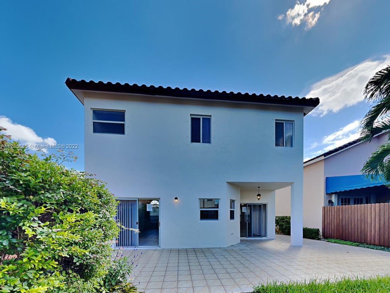 SPANISH LAKES - Residential Lease