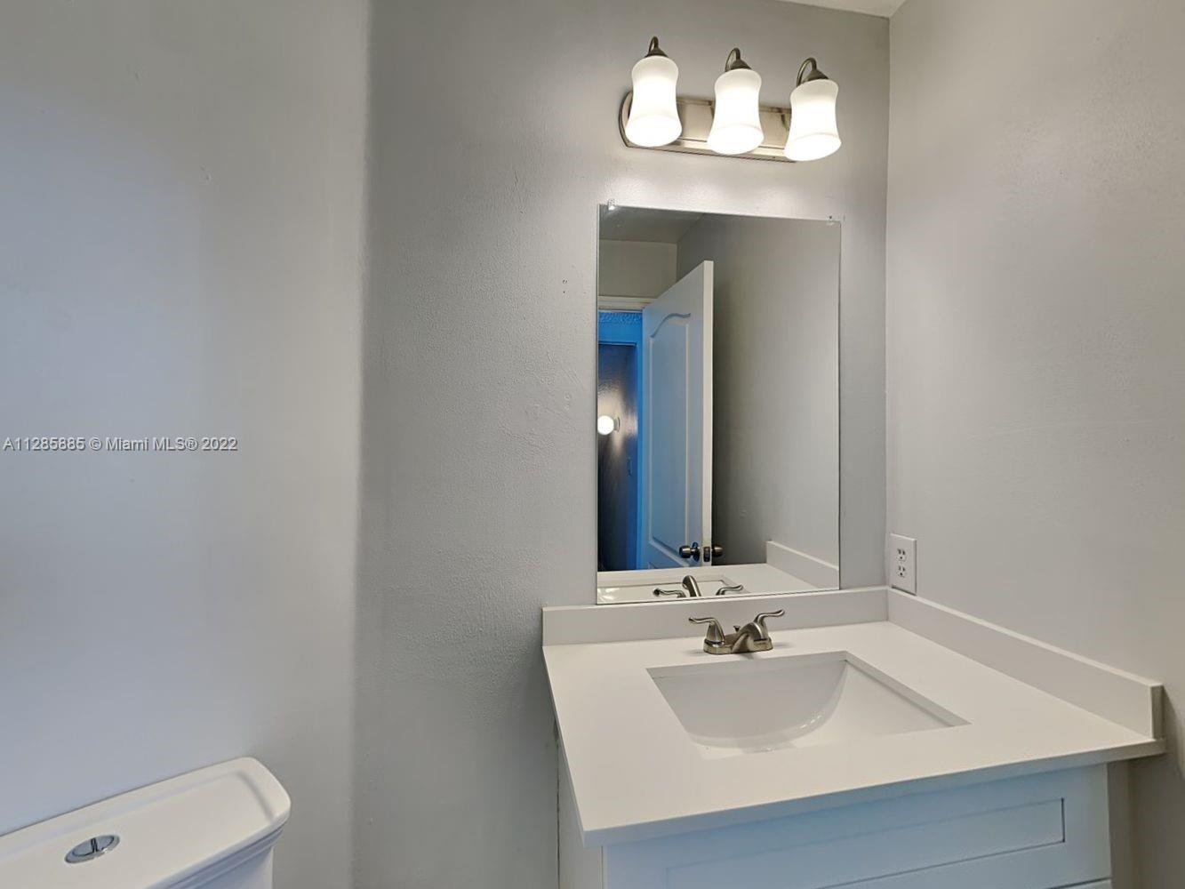 SPANISH LAKES - Residential Lease