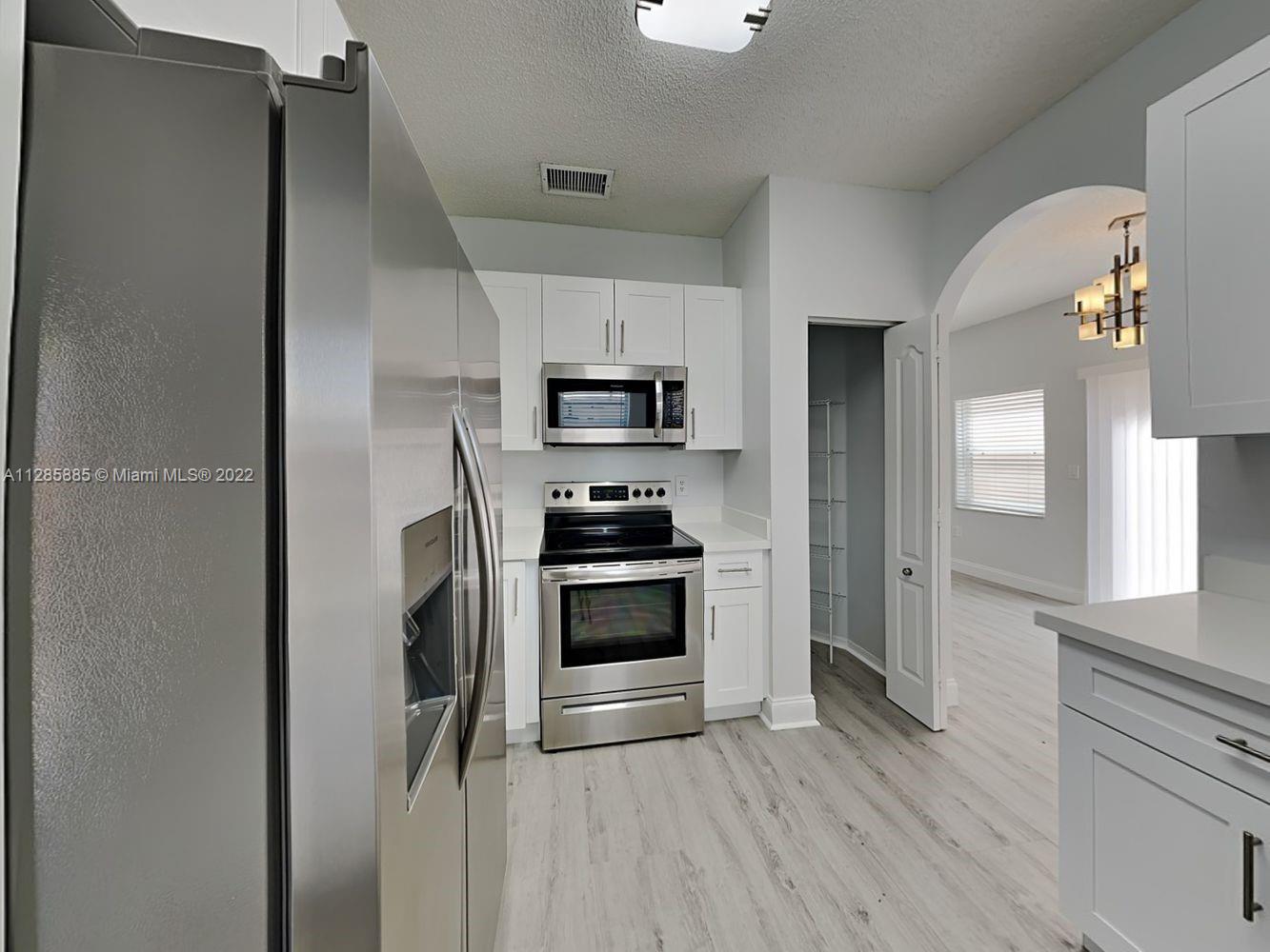 SPANISH LAKES - Residential Lease