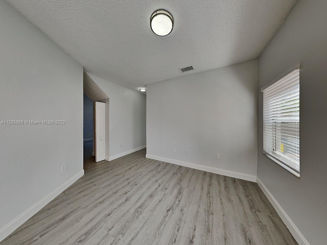 SPANISH LAKES - Residential Lease