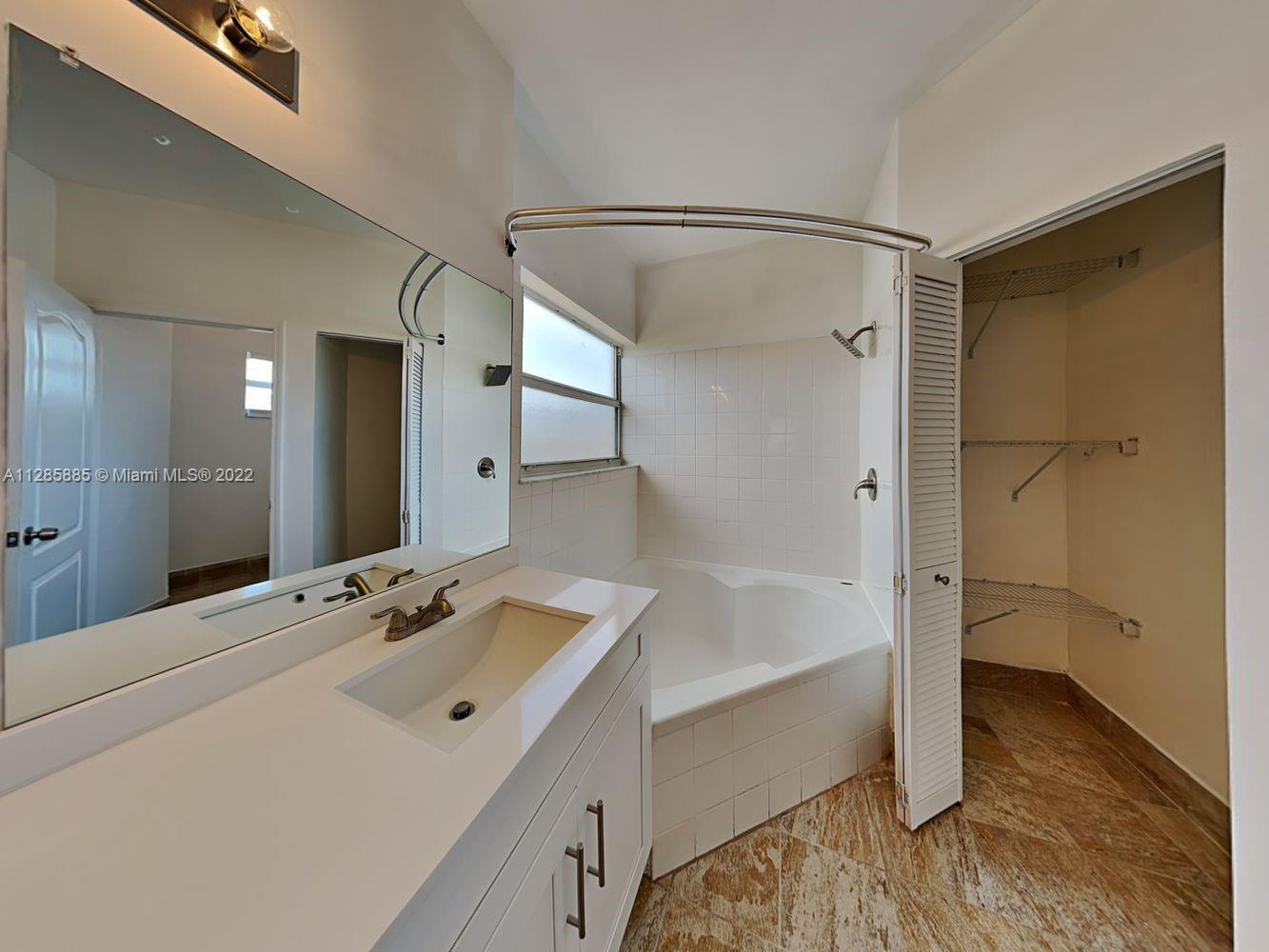SPANISH LAKES - Residential Lease