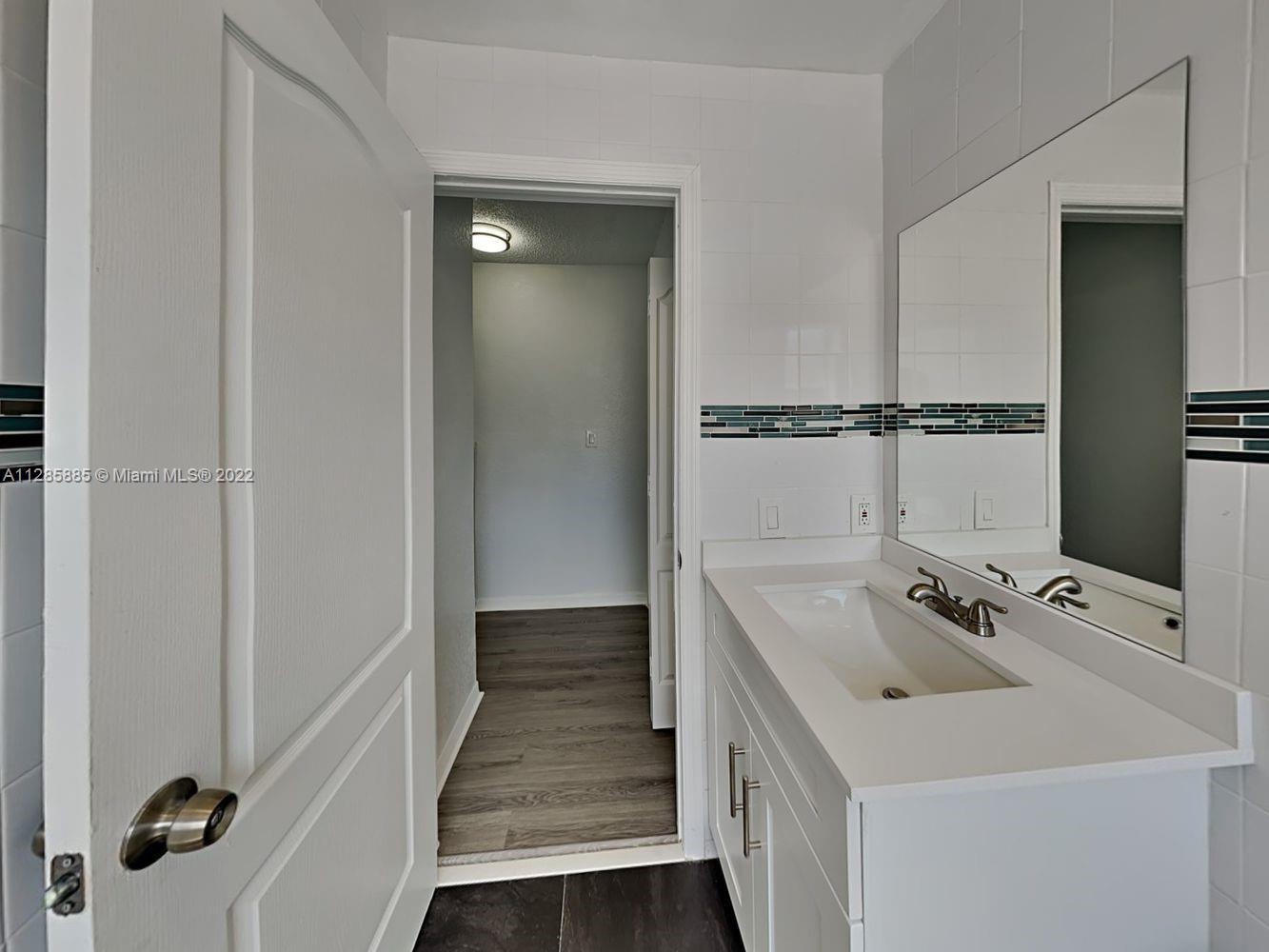 SPANISH LAKES - Residential Lease