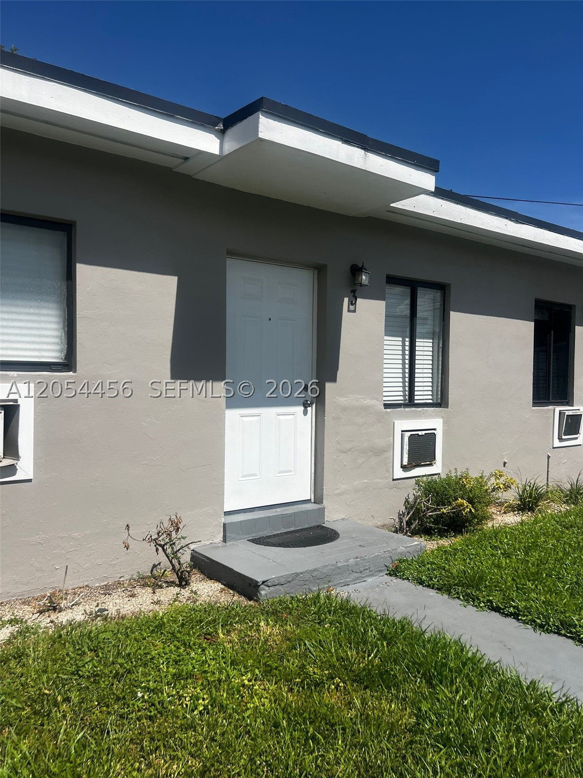 SUBURBAN PARK - Residential Lease
