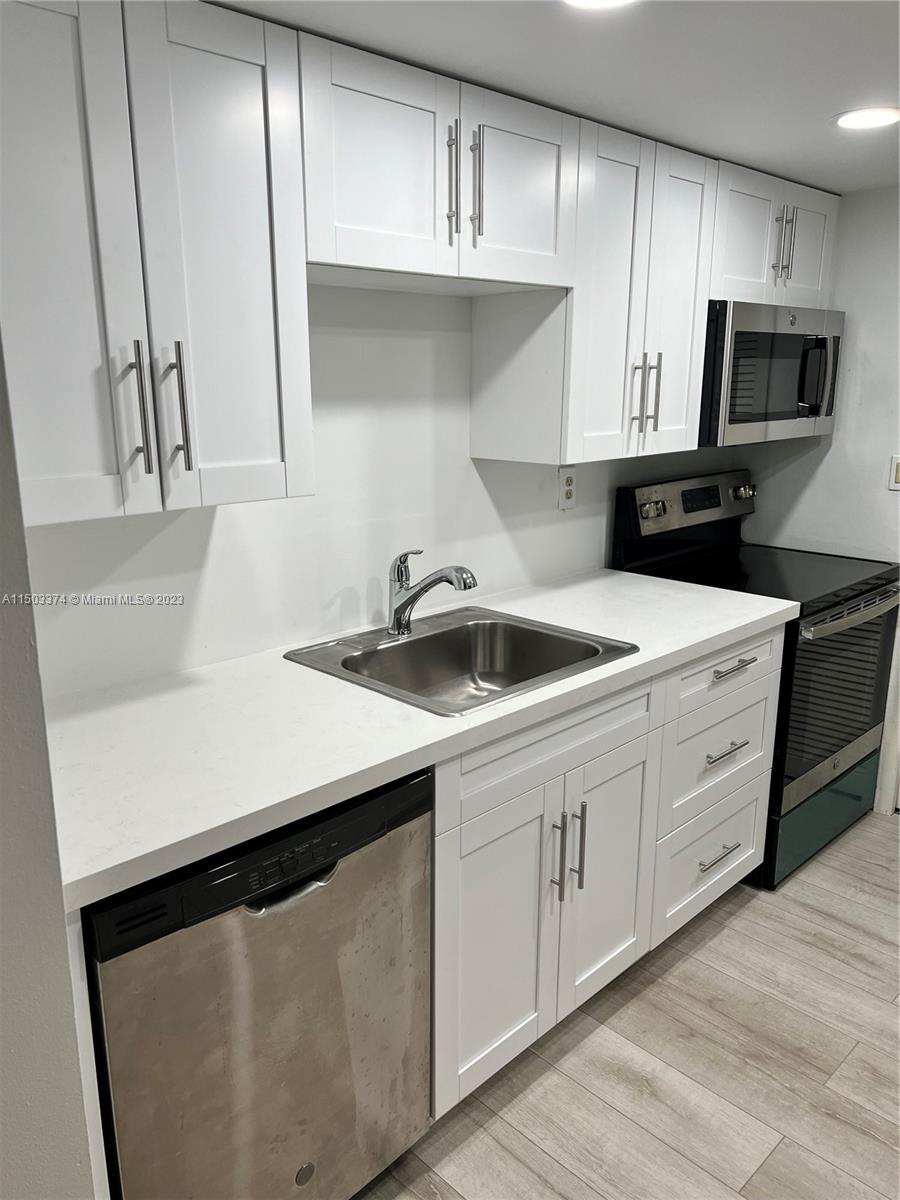 BUILDING SEVEN OF RACQUET - Residential Lease