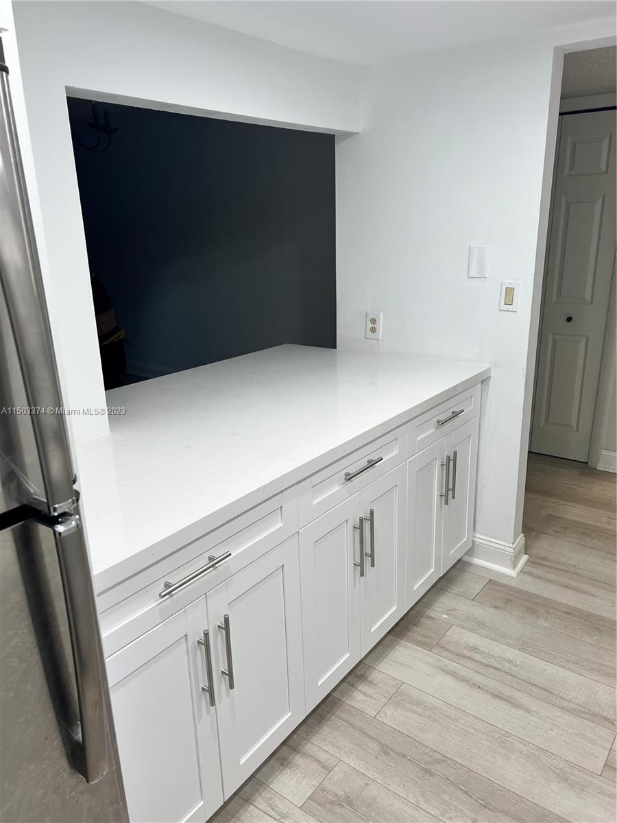 BUILDING SEVEN OF RACQUET - Residential Lease