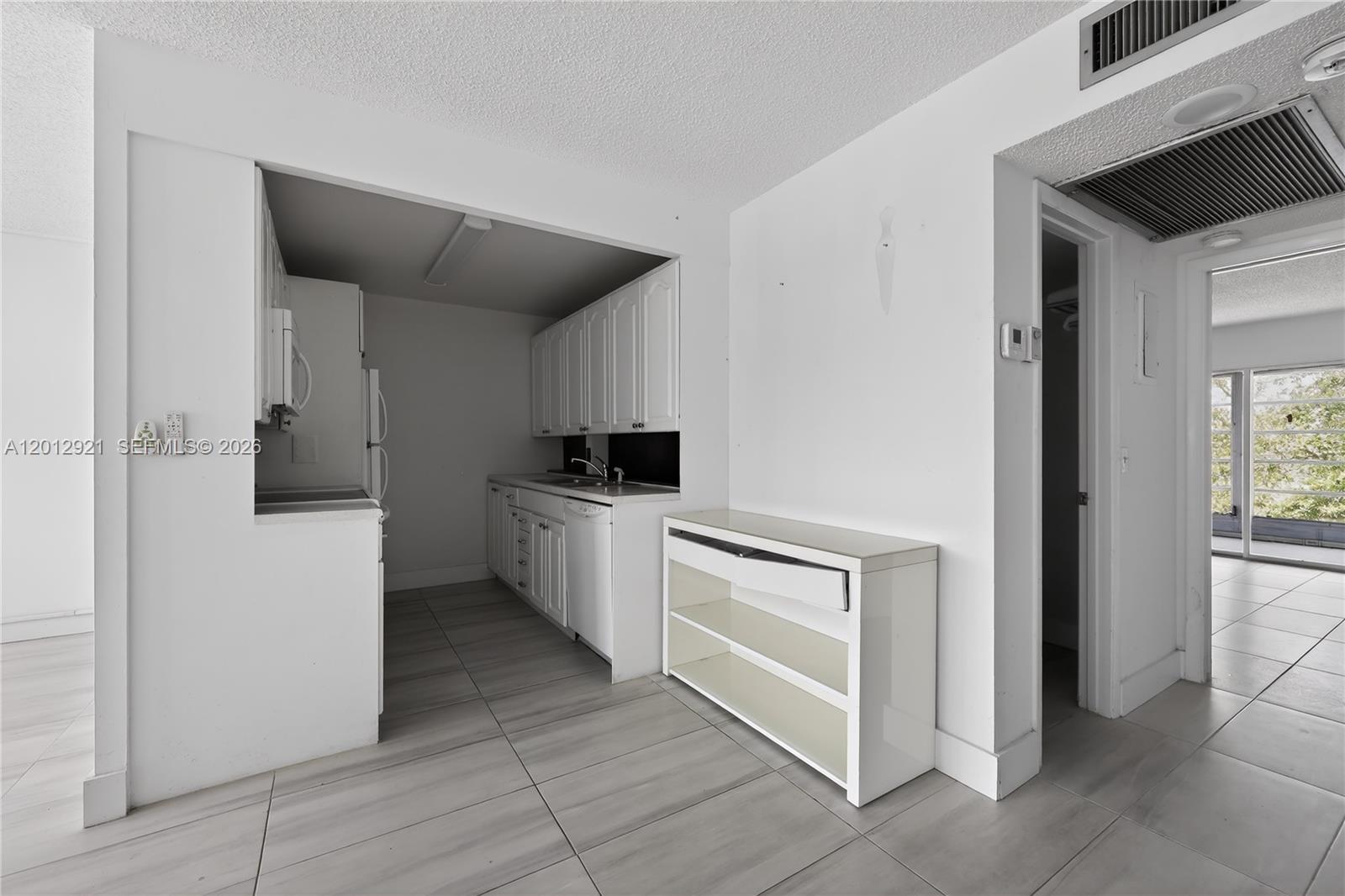 CAMBRIDGE B CONDO - Residential