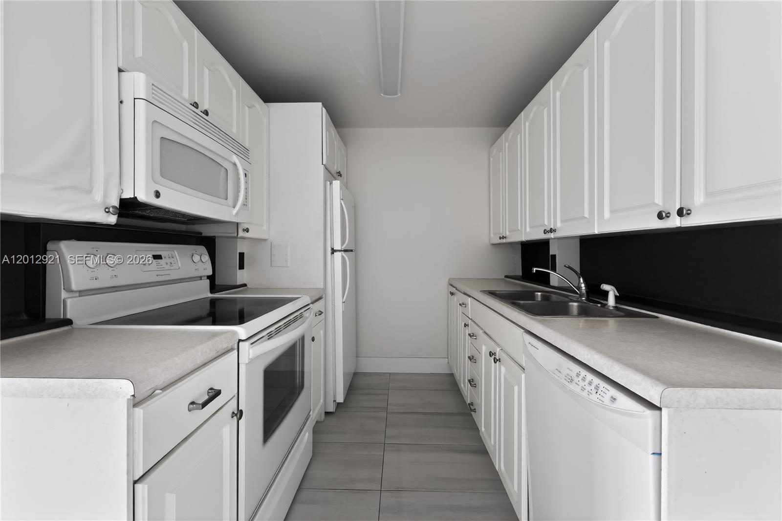 CAMBRIDGE B CONDO - Residential