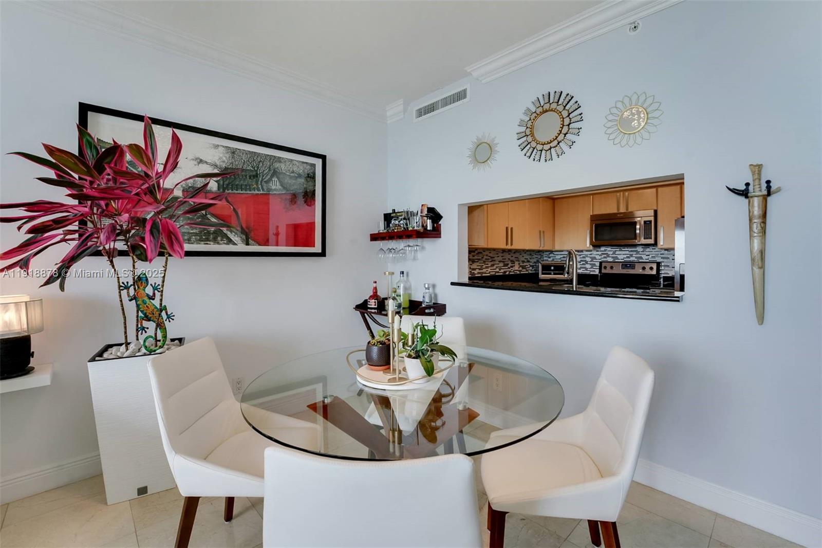 THE METROPOLITAN CONDO - Residential Lease