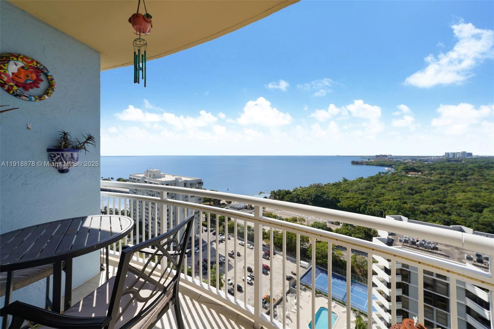 THE METROPOLITAN CONDO - Residential Lease