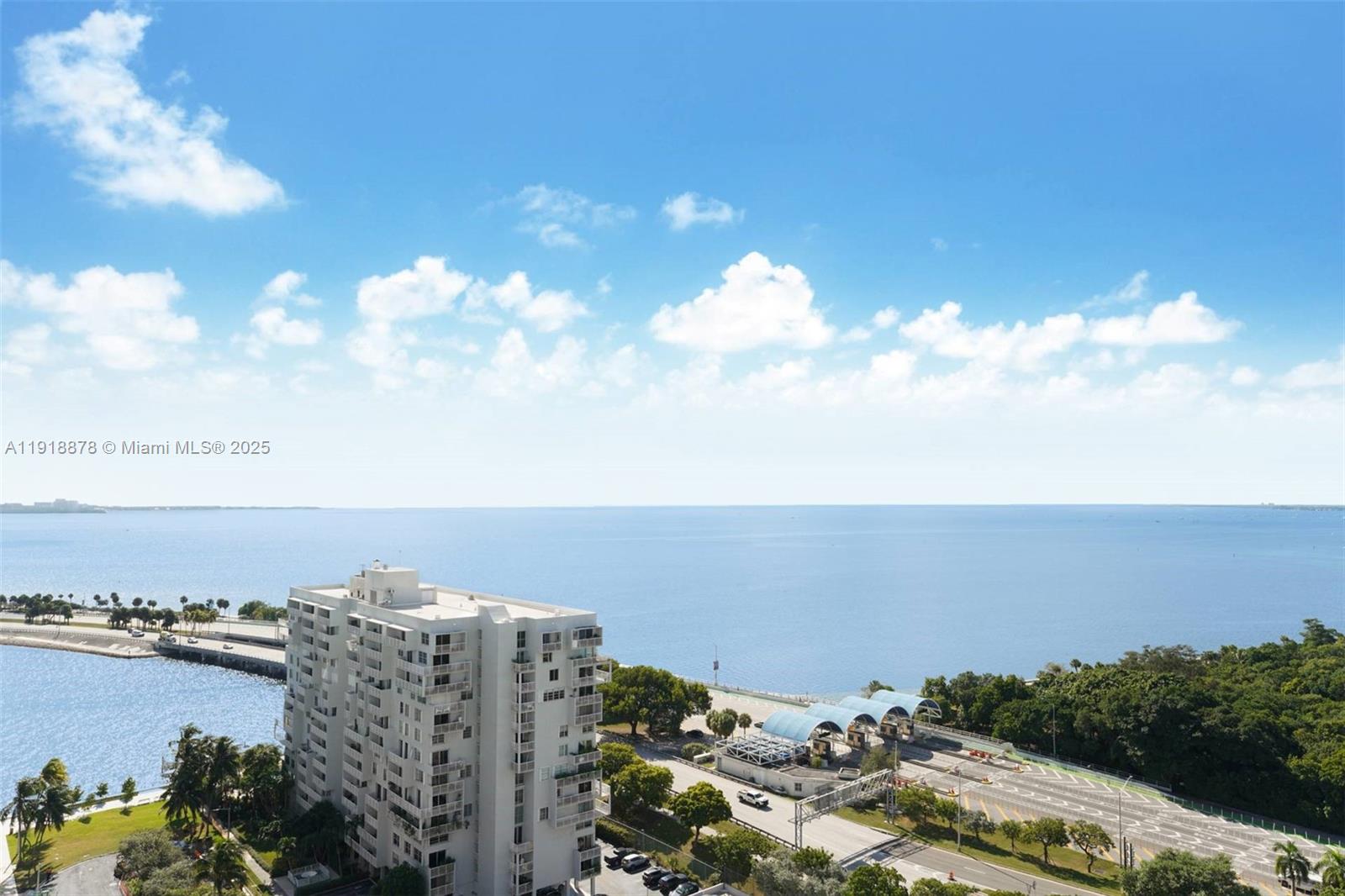 THE METROPOLITAN CONDO - Residential Lease