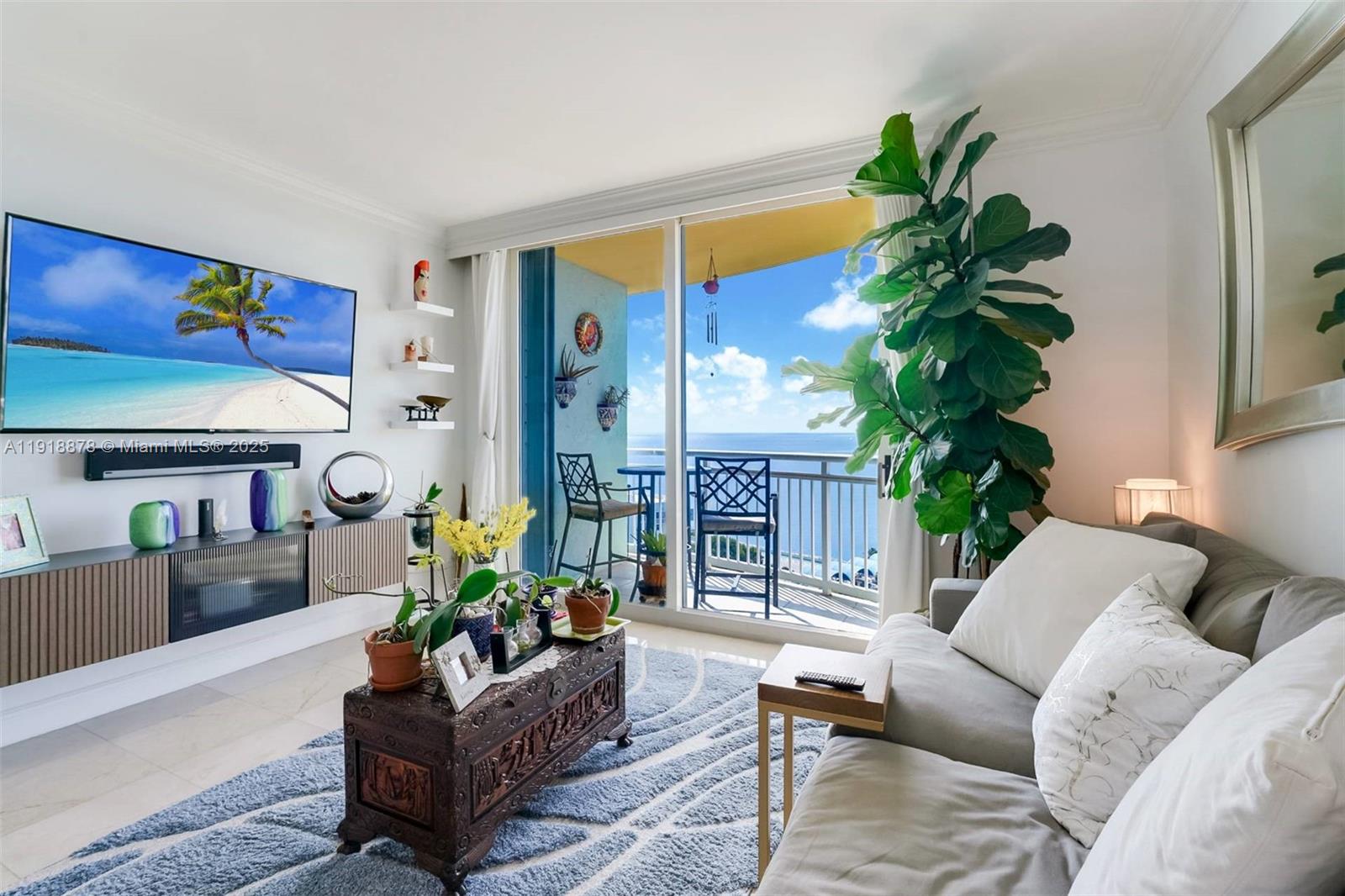 THE METROPOLITAN CONDO - Residential Lease