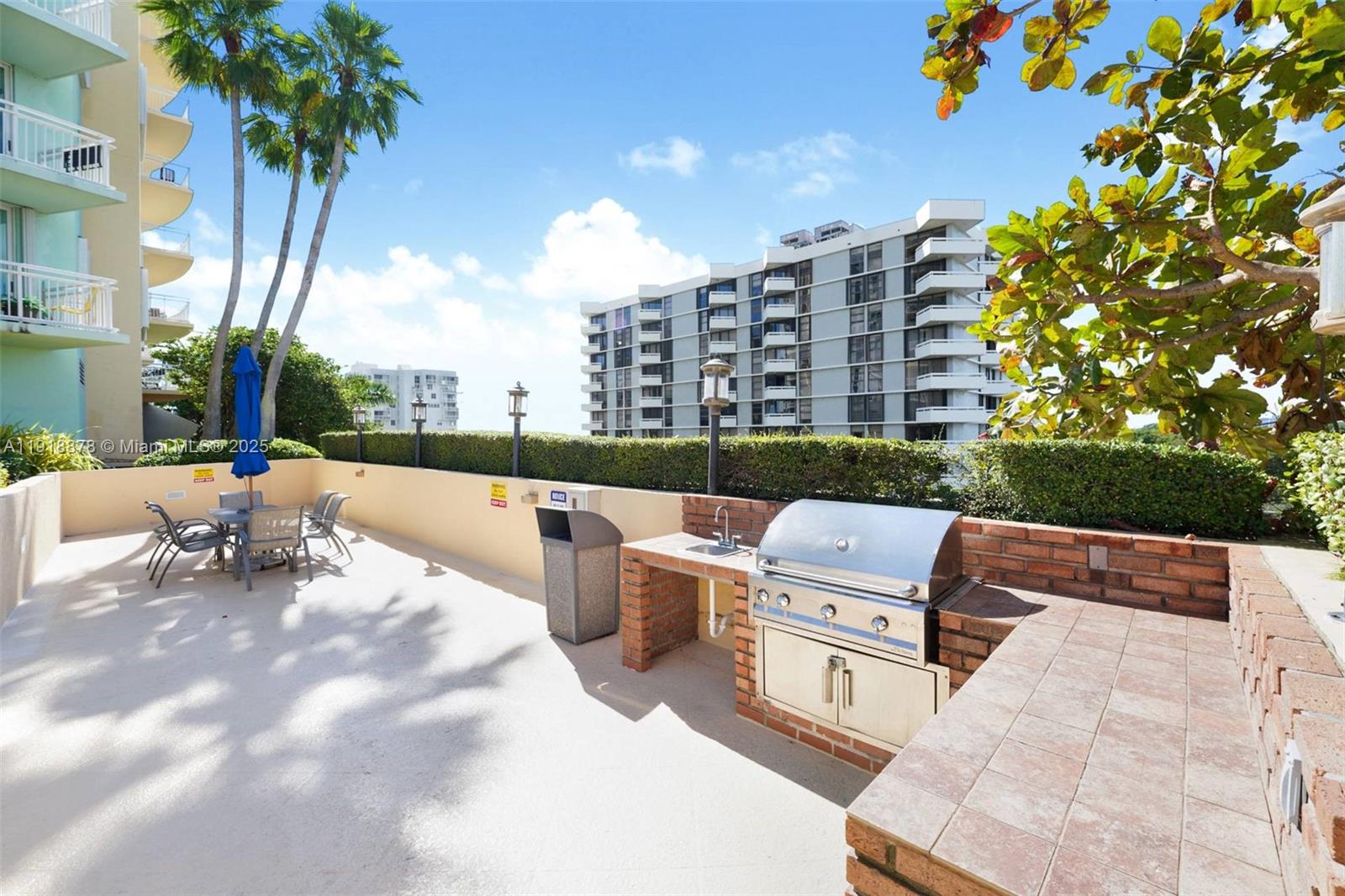THE METROPOLITAN CONDO - Residential Lease