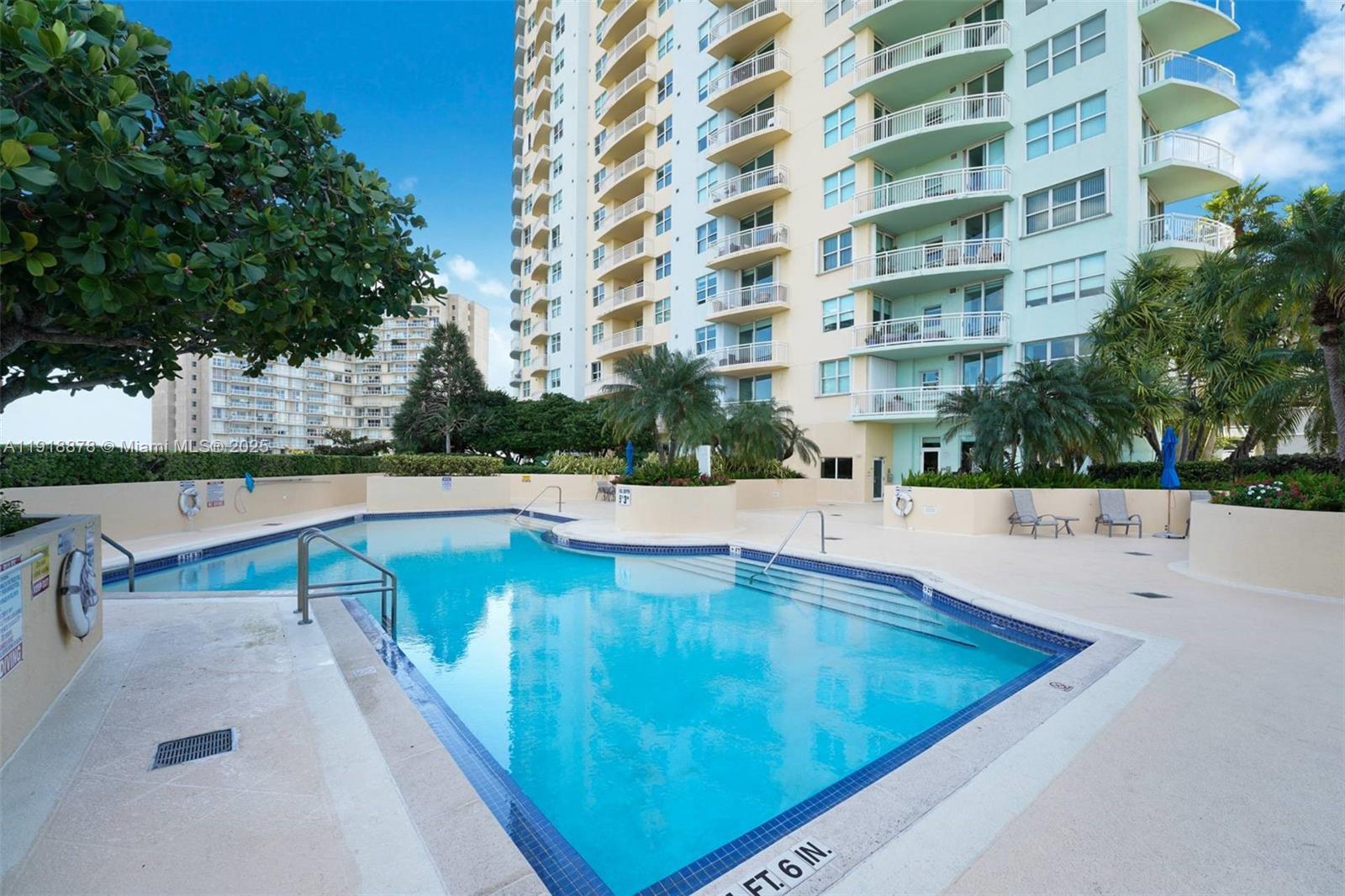 THE METROPOLITAN CONDO - Residential Lease