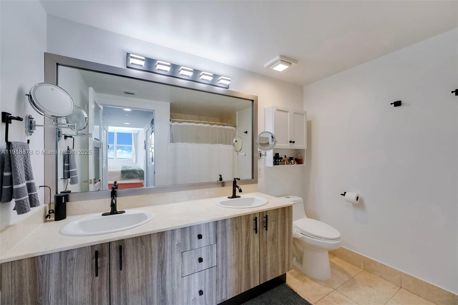 THE METROPOLITAN CONDO - Residential Lease