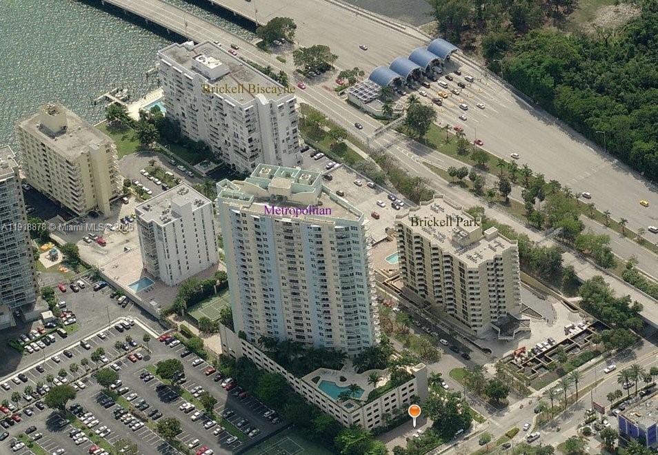 THE METROPOLITAN CONDO - Residential Lease