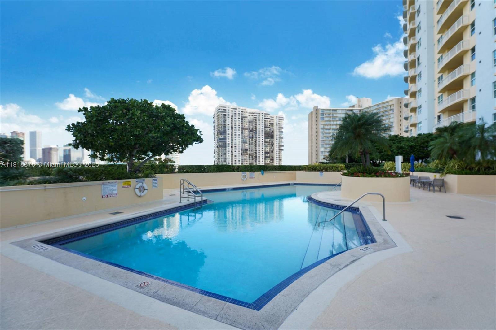 THE METROPOLITAN CONDO - Residential Lease