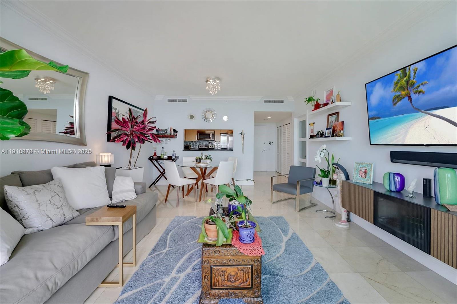 THE METROPOLITAN CONDO - Residential Lease