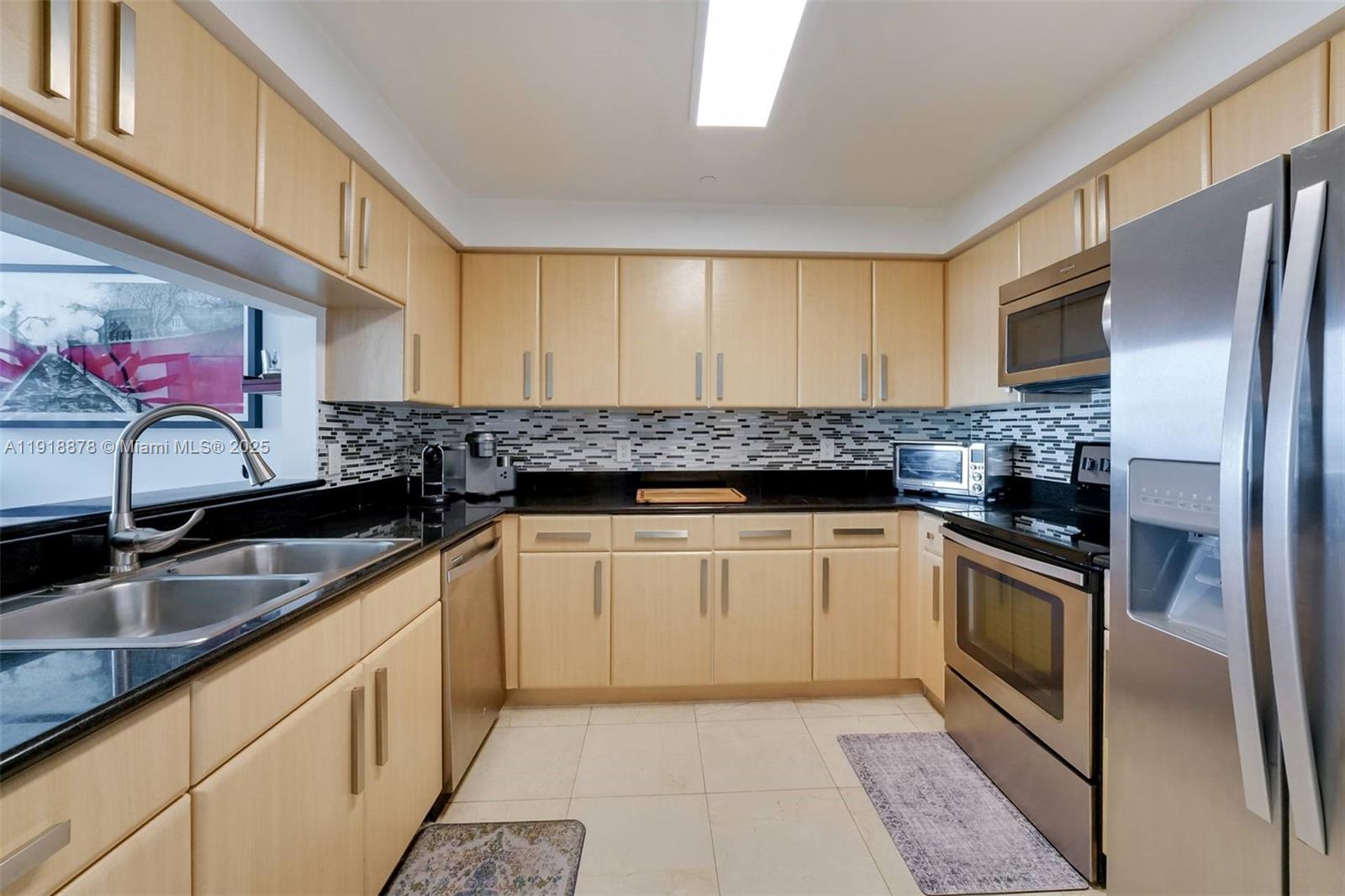 THE METROPOLITAN CONDO - Residential Lease